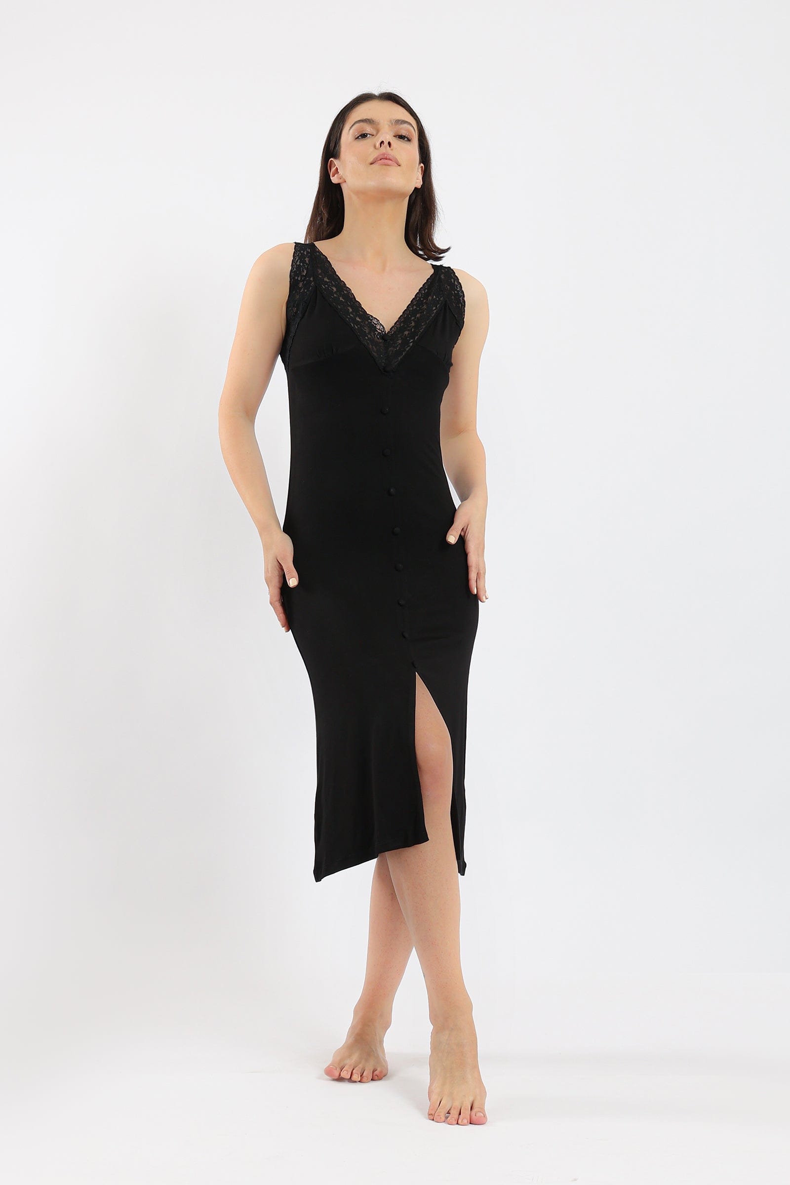 كارينا ثوب نوم بأزرار أمامية مع حزام دانتيل عريض