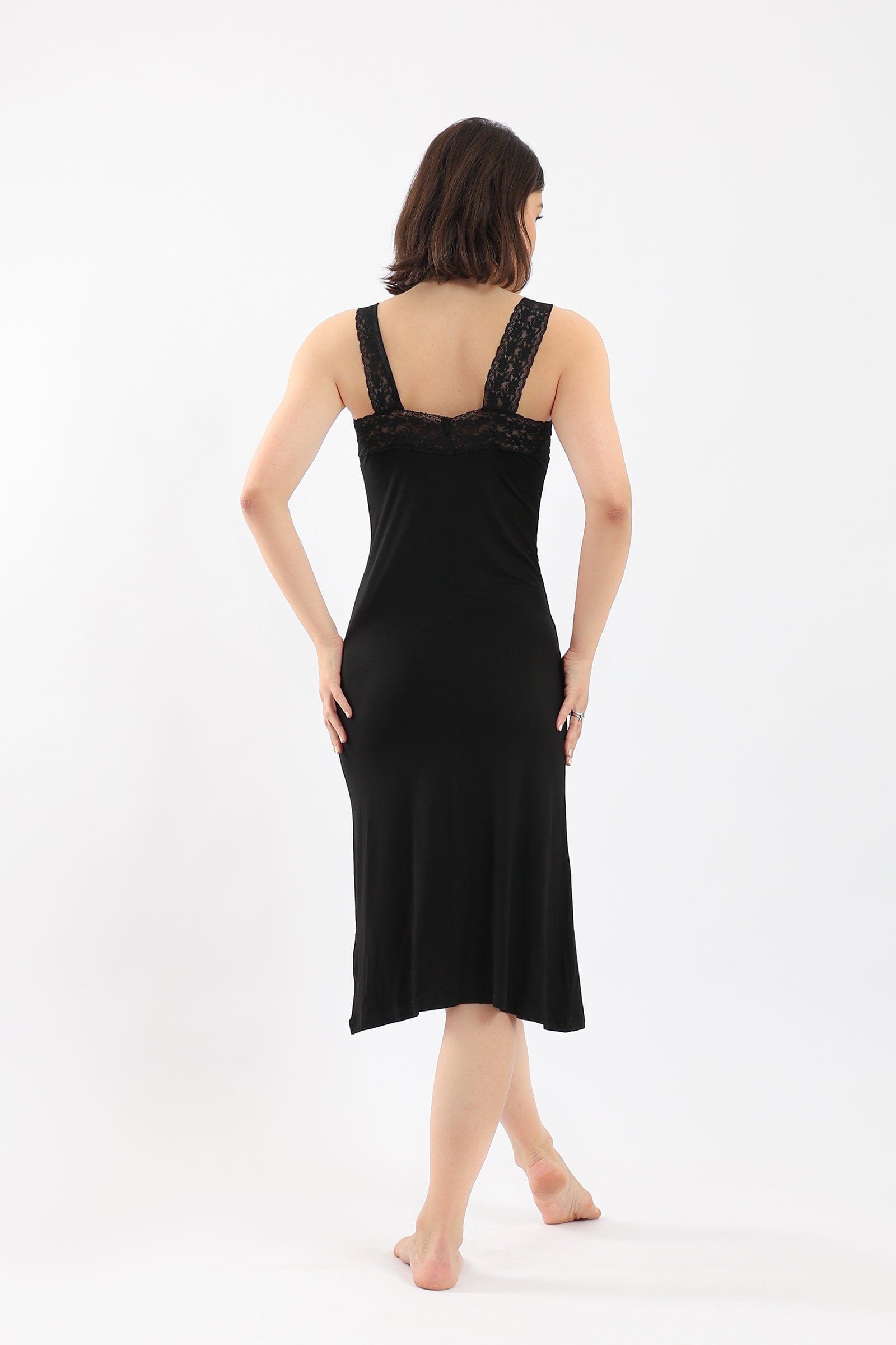 كارينا ثوب نوم بأزرار أمامية مع حزام دانتيل عريض