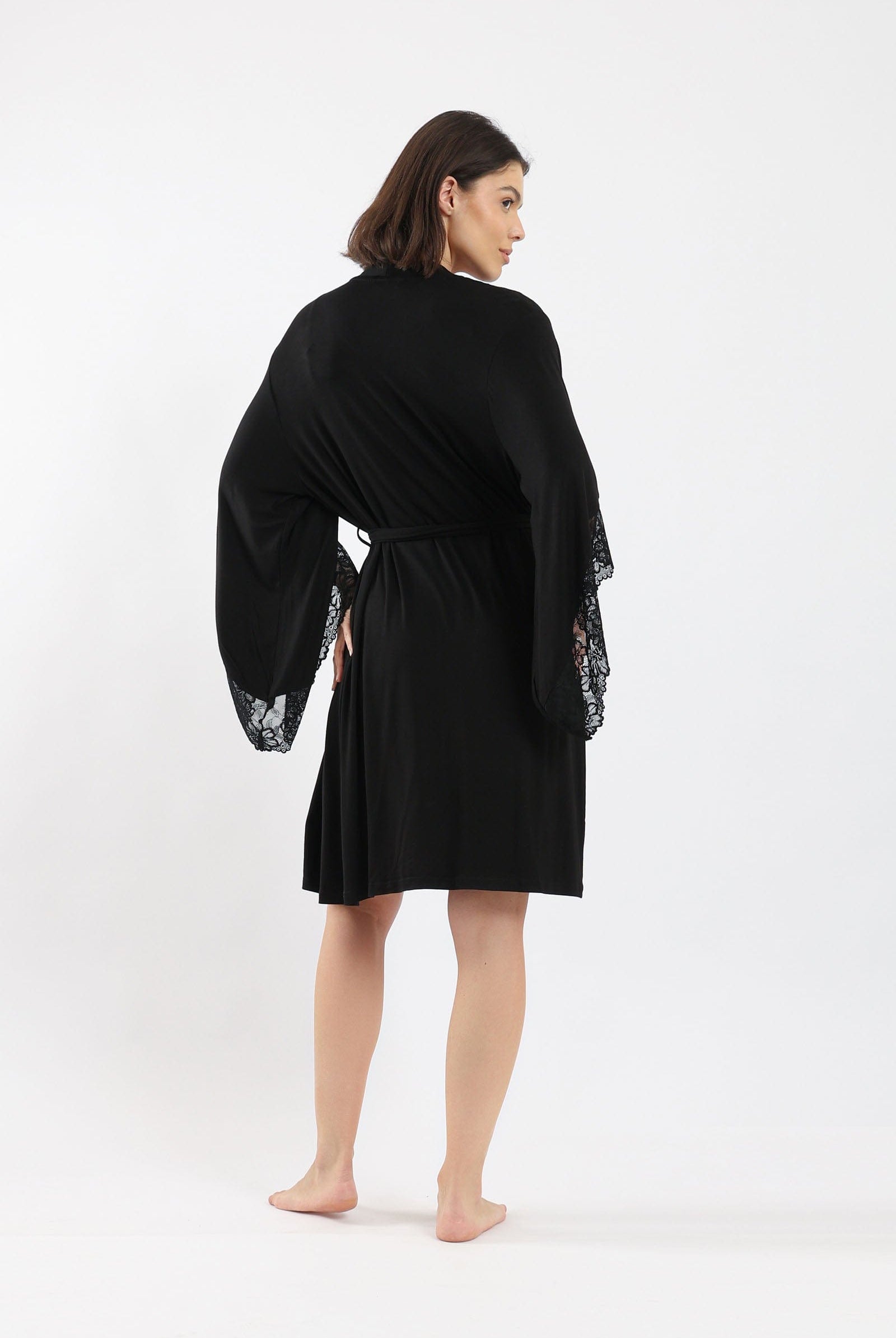 كارينا روب مزين بالدانتيل نص كم