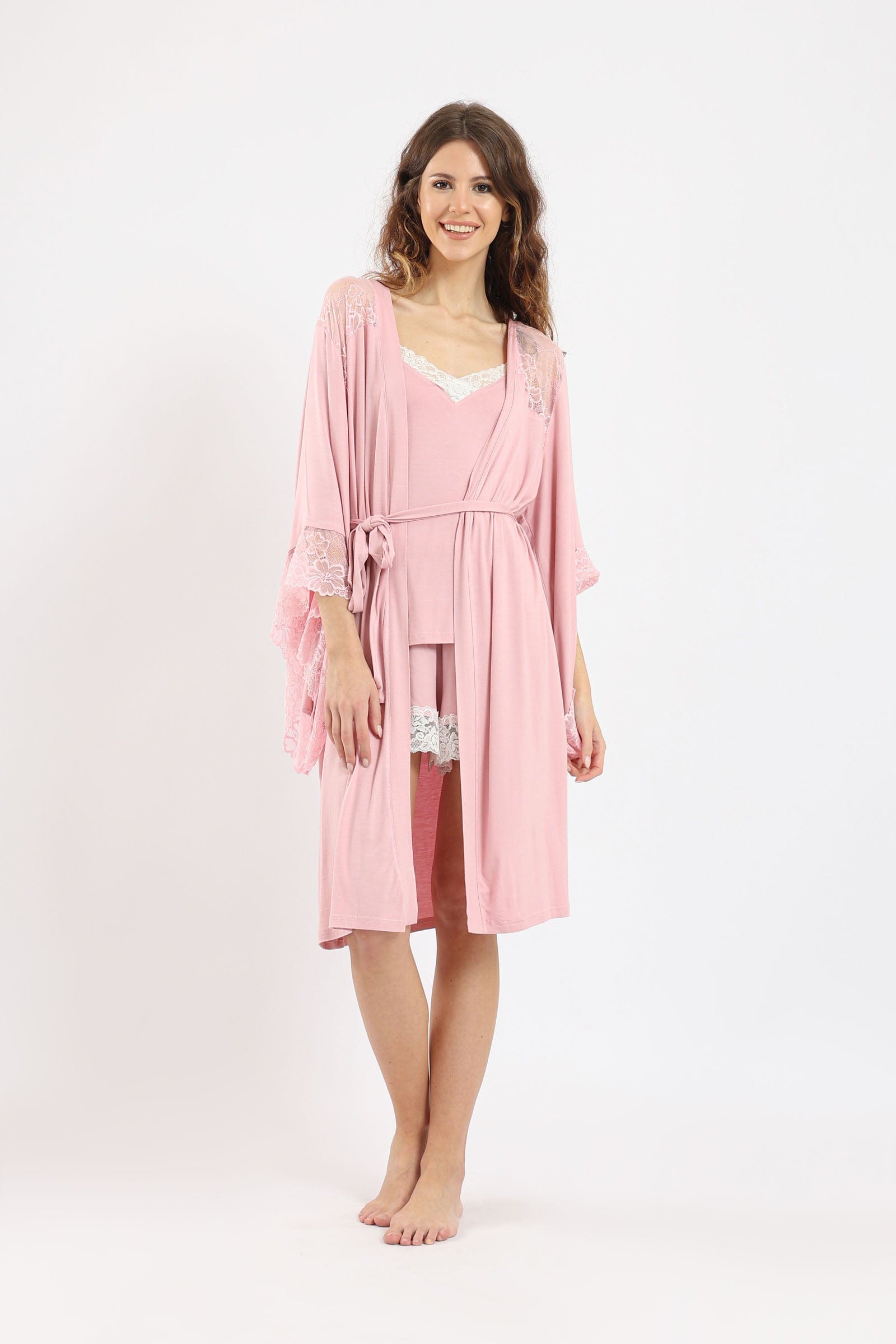 كارينا روب مزين بالدانتيل نص كم