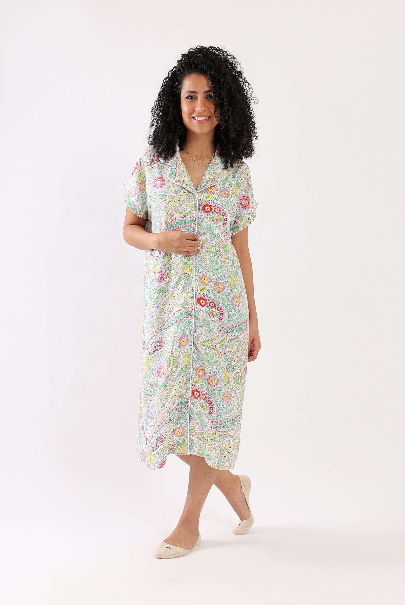 كارينا قميص نوم طويل مطبوع بأزرار أمامية ملون