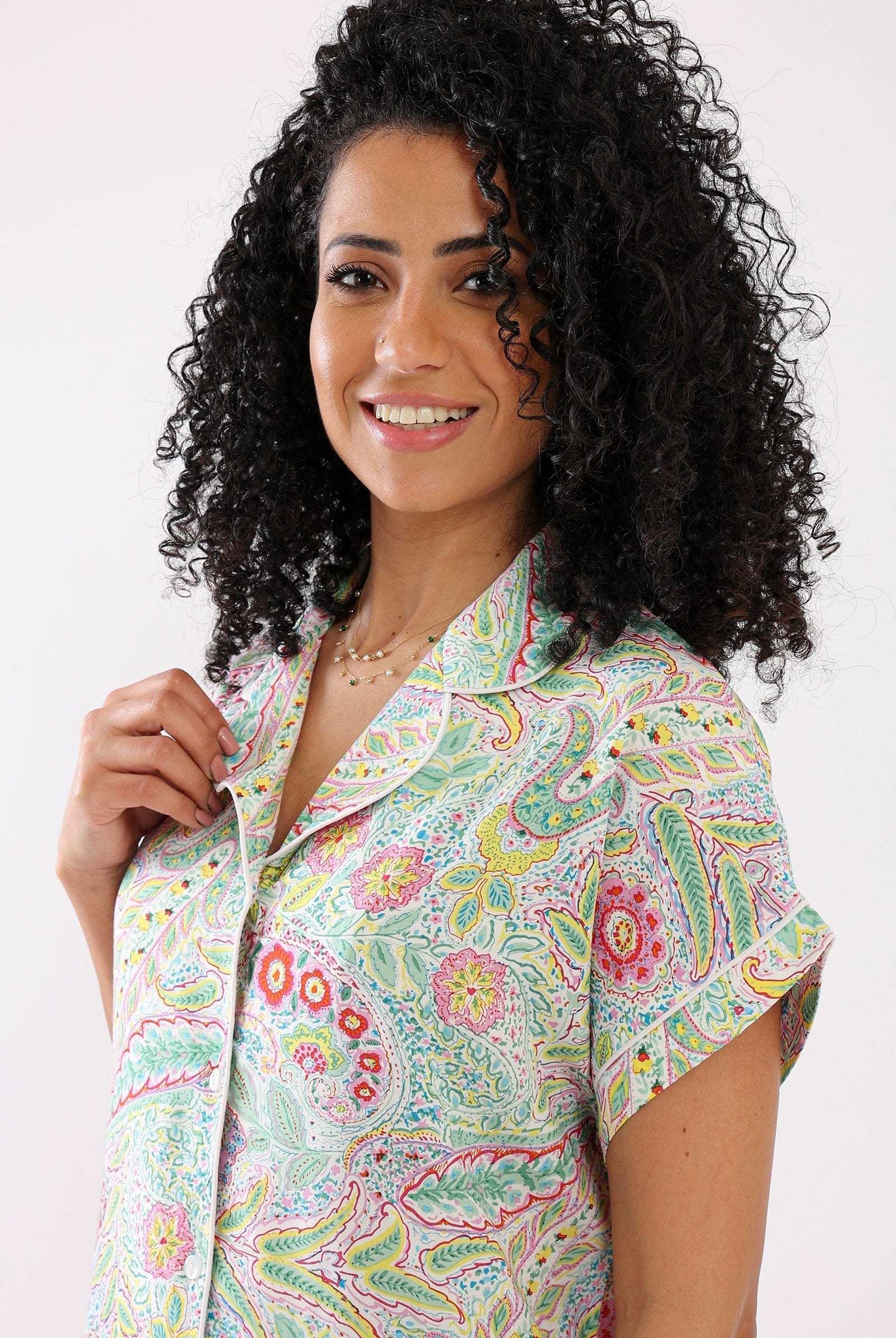 كارينا قميص نوم طويل مطبوع بأزرار أمامية ملون