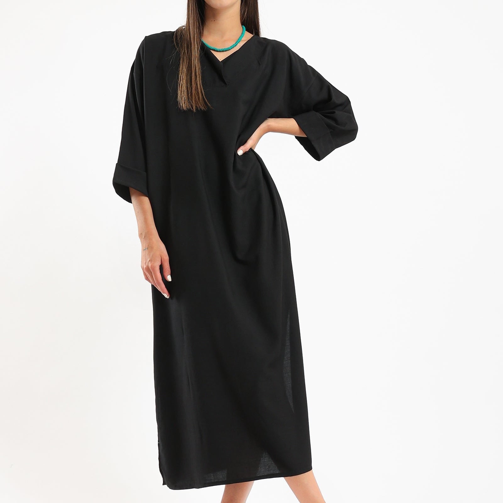 كارينا فستان طويل بياقة على شكل حرف V