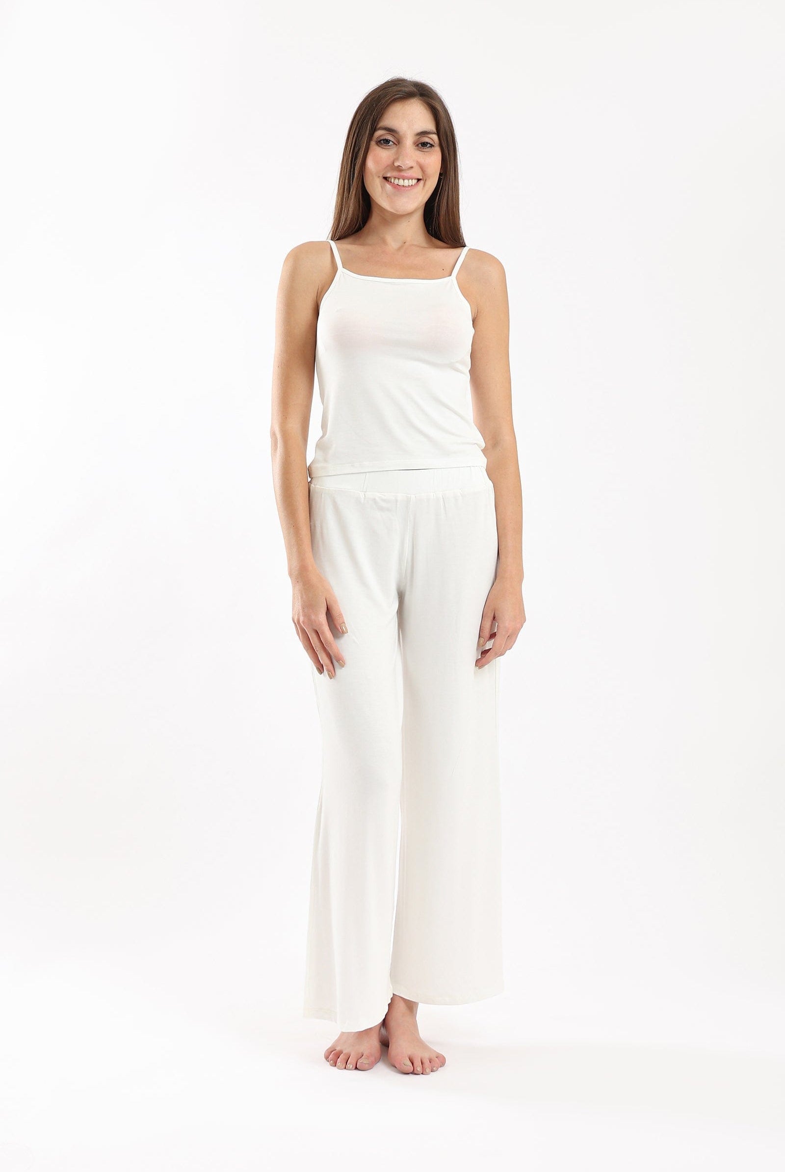 كارينا طقم بيجامة بلوزة بحمالات قابلة للتعديل وبنطلون سادة