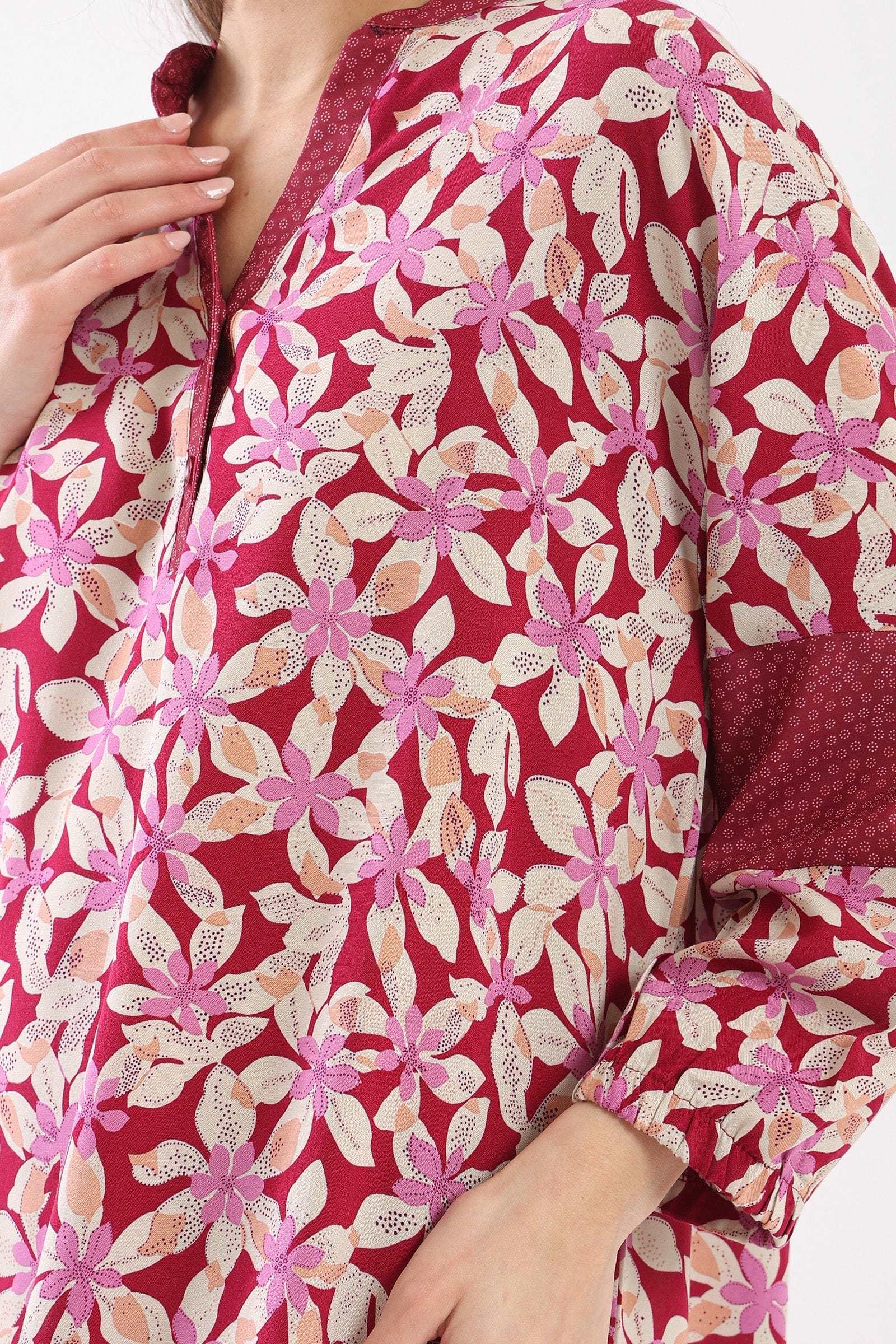 كارينا فستان نوم نسائي مزهر طويل من الخلف ملون