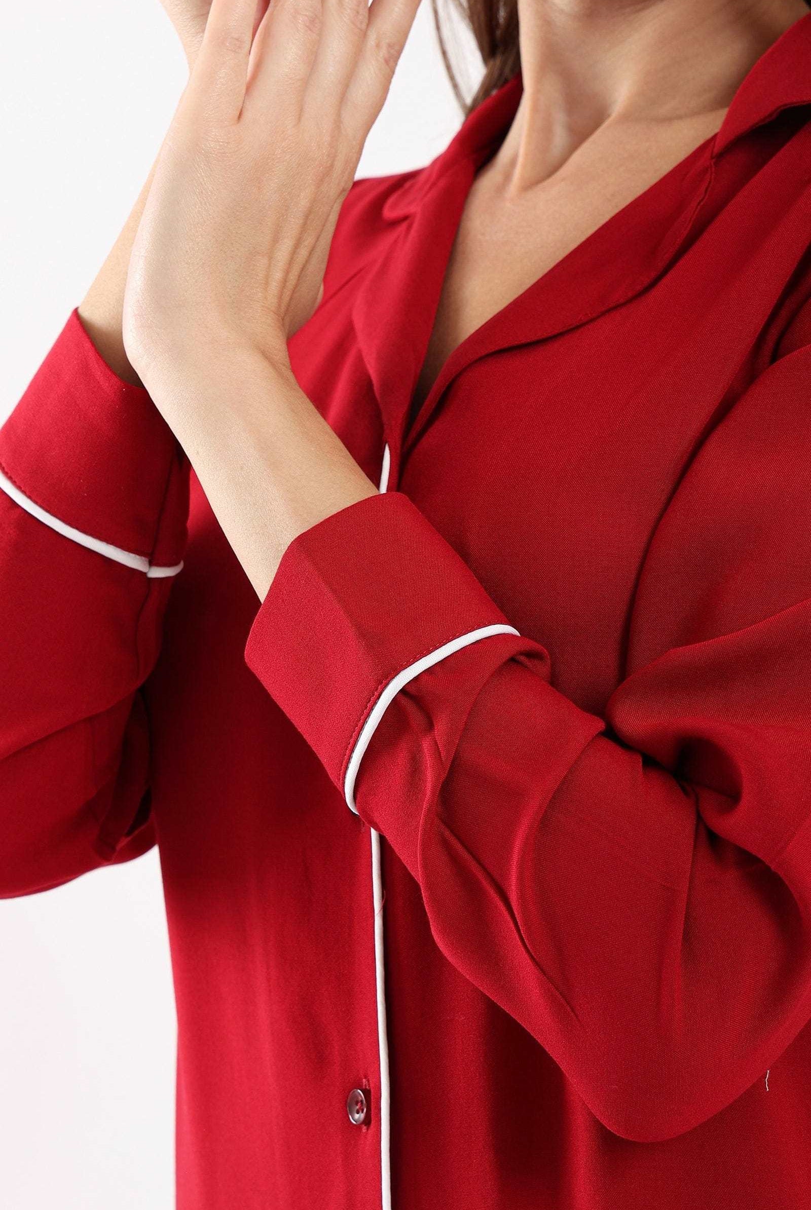 كارينا فستان نوم بأزرار أمامية مفتوح من الجانبين بورجوندي فاتح