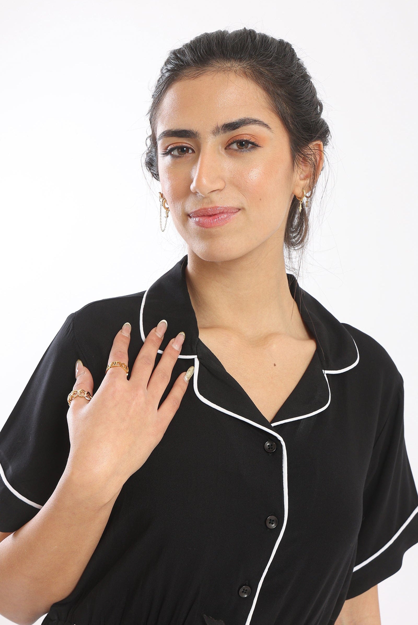 كارينا بيجامة رومبير قصيرة نص كم بأزرار وفيونكة أمامية أسود