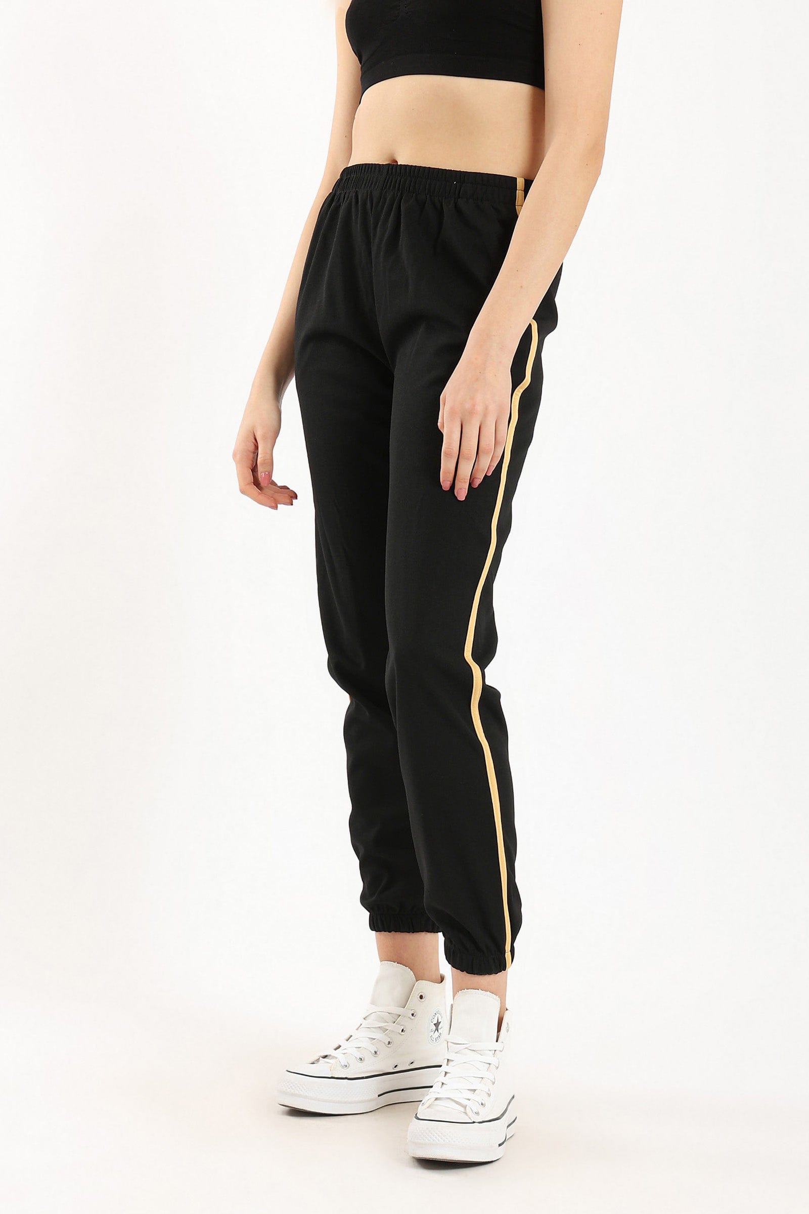 كارينا بنطال رياضي سادة بخطوط جانبية أسود