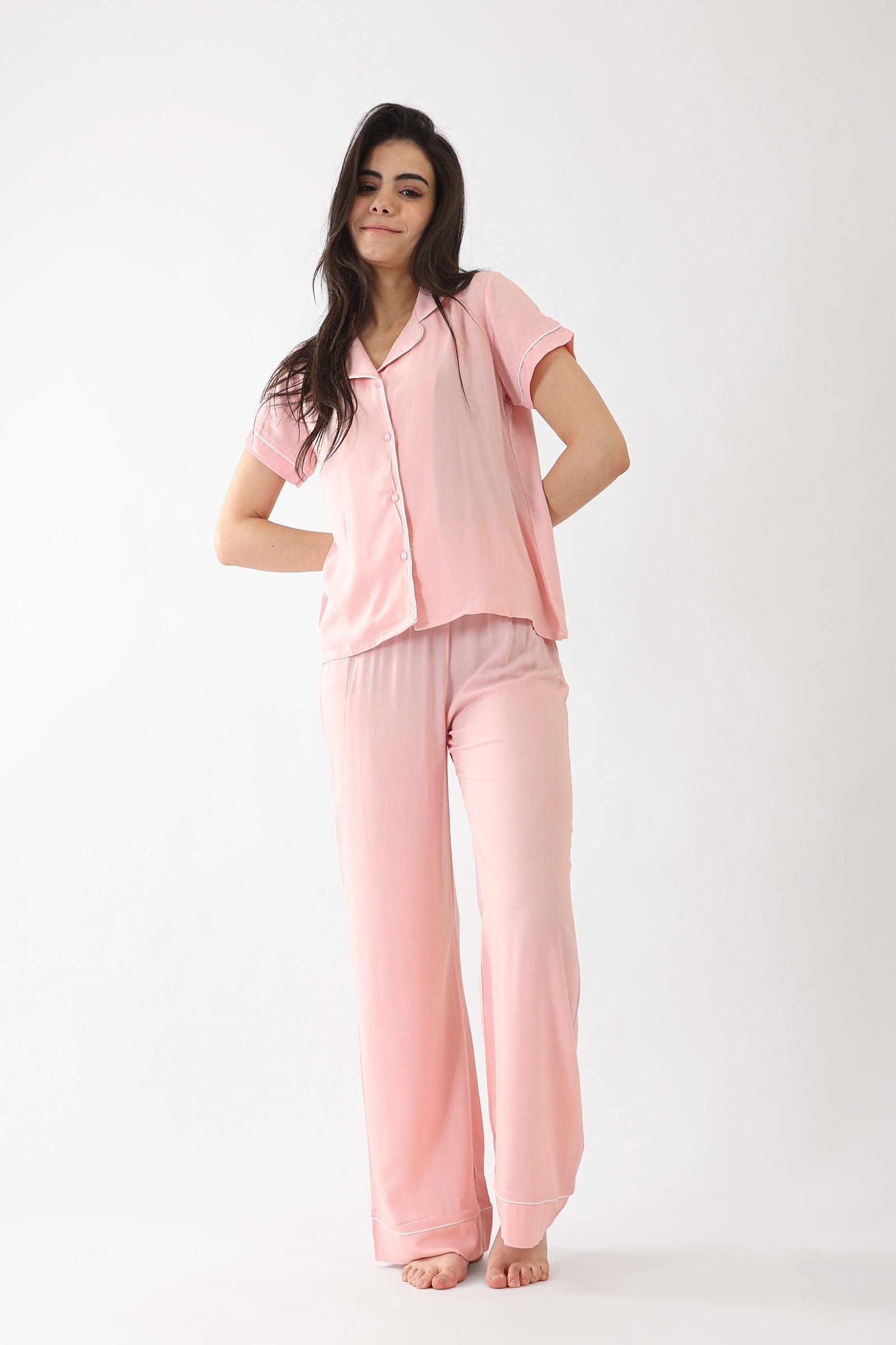 كارينا طقم بيجامة قميص بياقة كم قصير وبنطلون