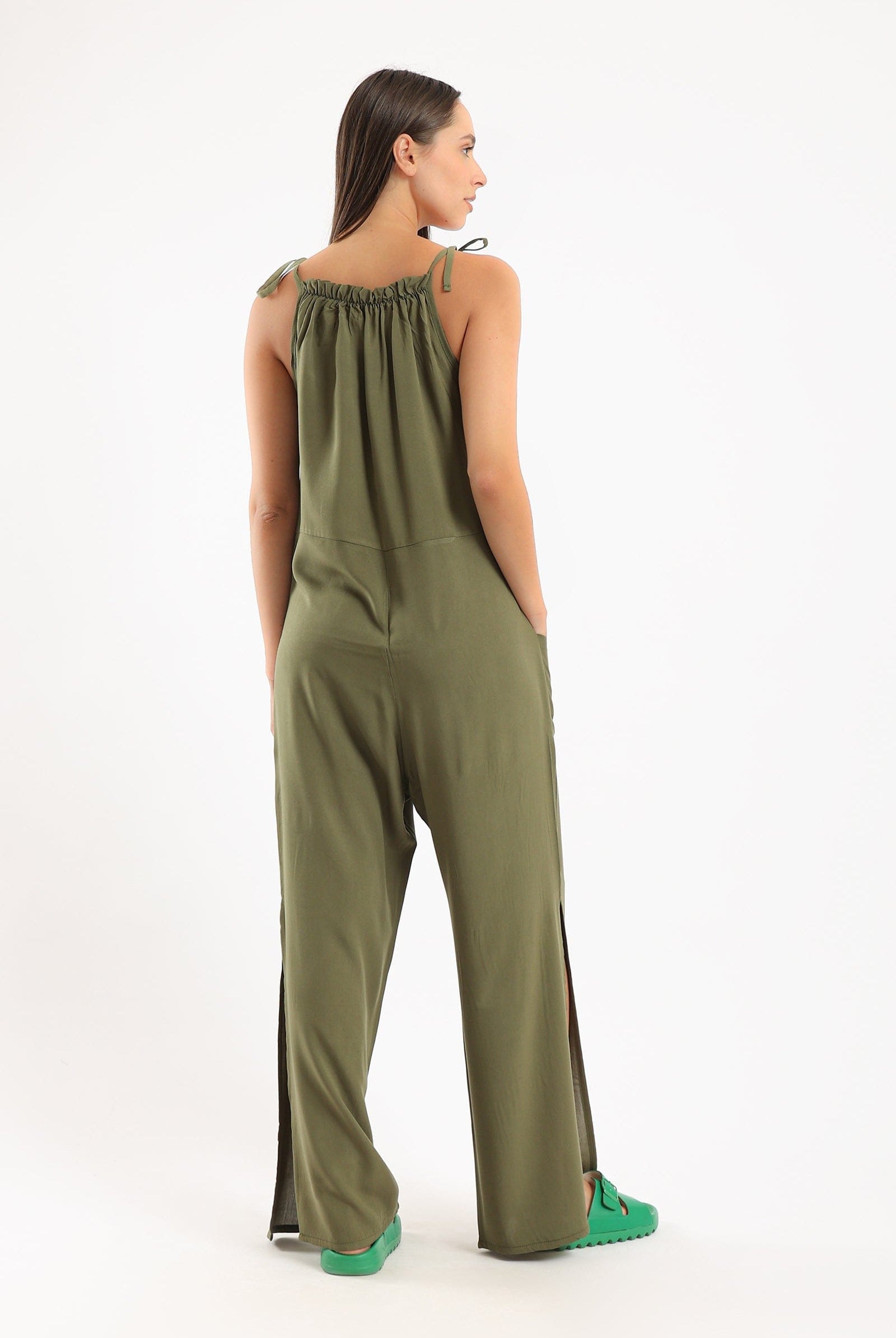 كارينا جمبسوت بيجامة سادة بجيوب ورباط زيتوني