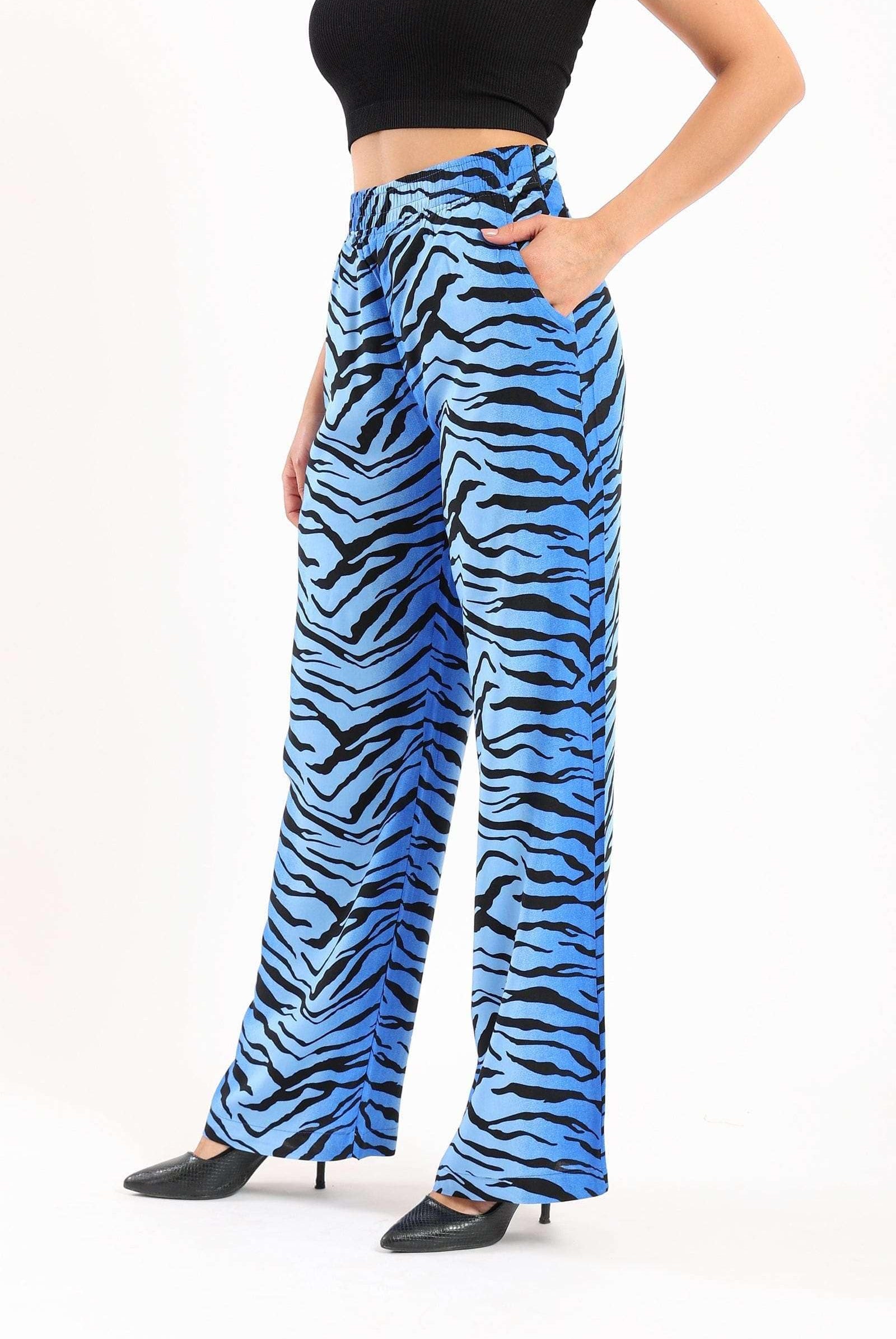 كارينا بنطال فضفاض مطبوع أسود وأزرق ملون