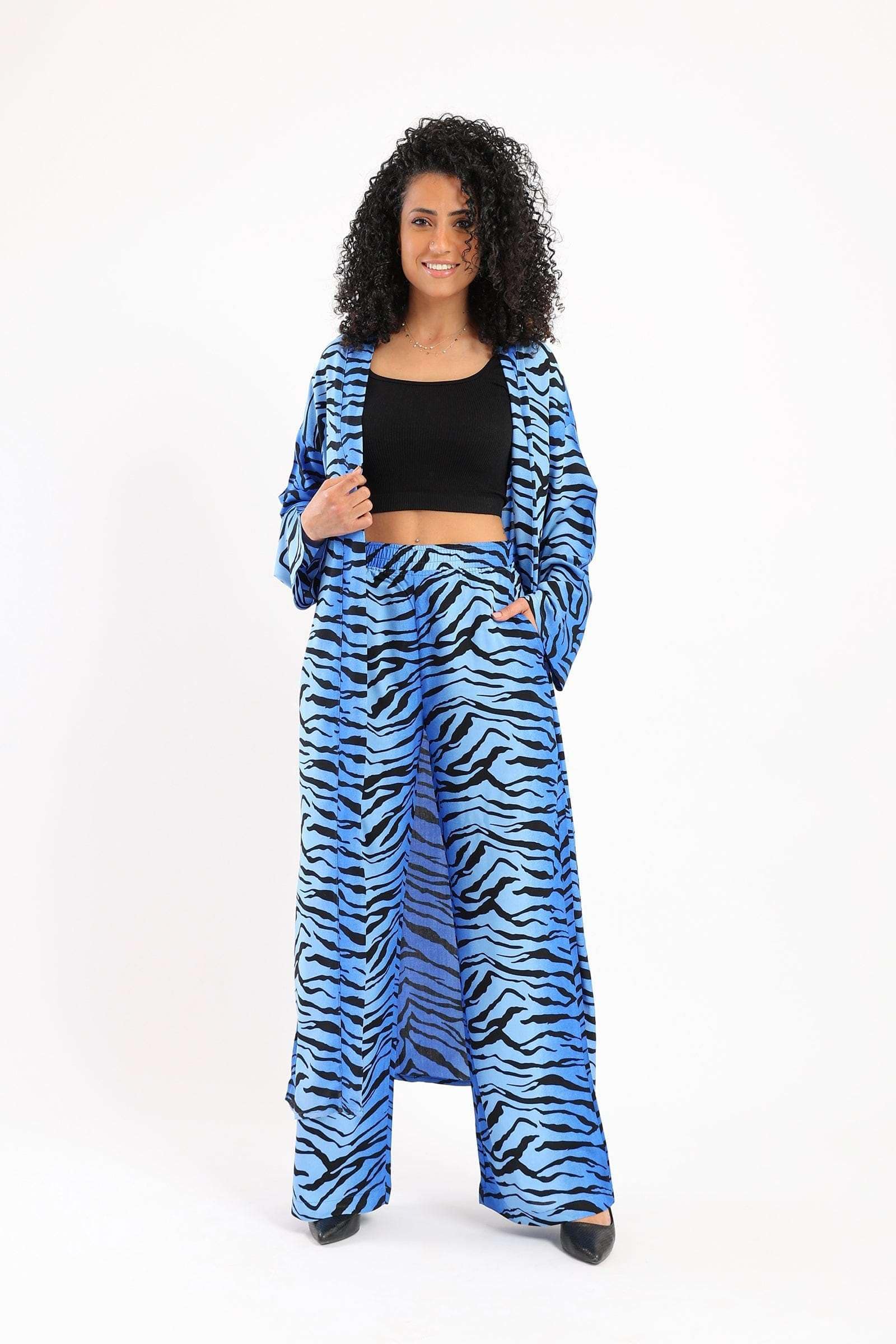 كارينا كيمونو أسود مزين بطبعات نسائي ملون