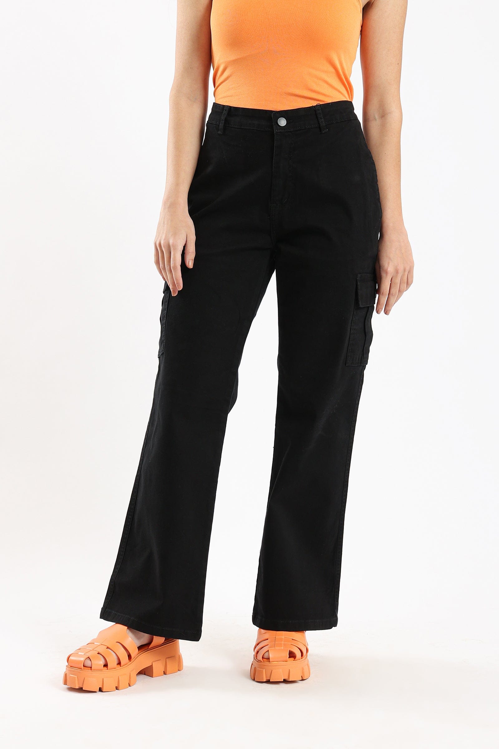 كارينا بنطلون كارجو بجيوب بقصّة مستقيمة