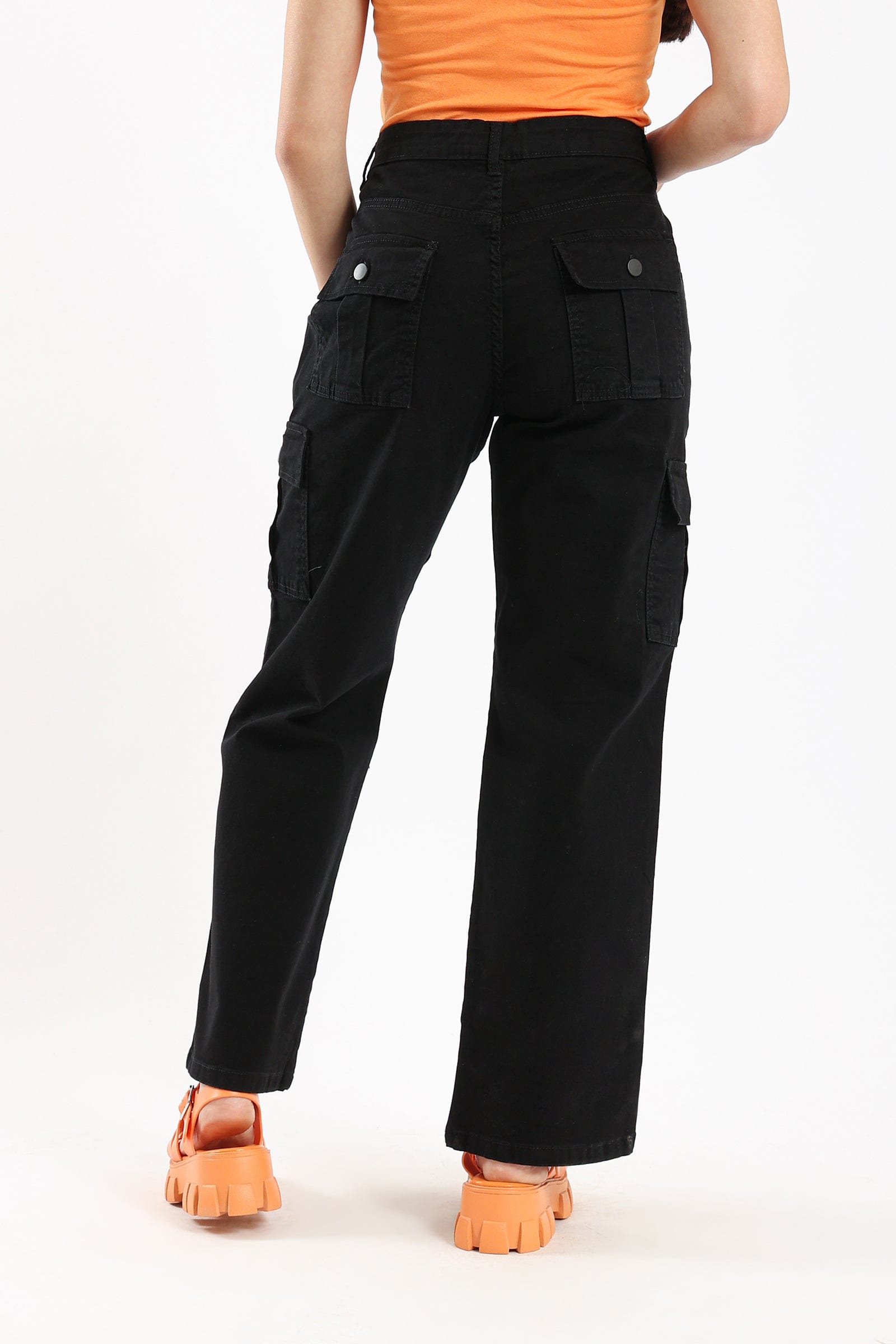 كارينا بنطلون كارجو بجيوب بقصّة مستقيمة