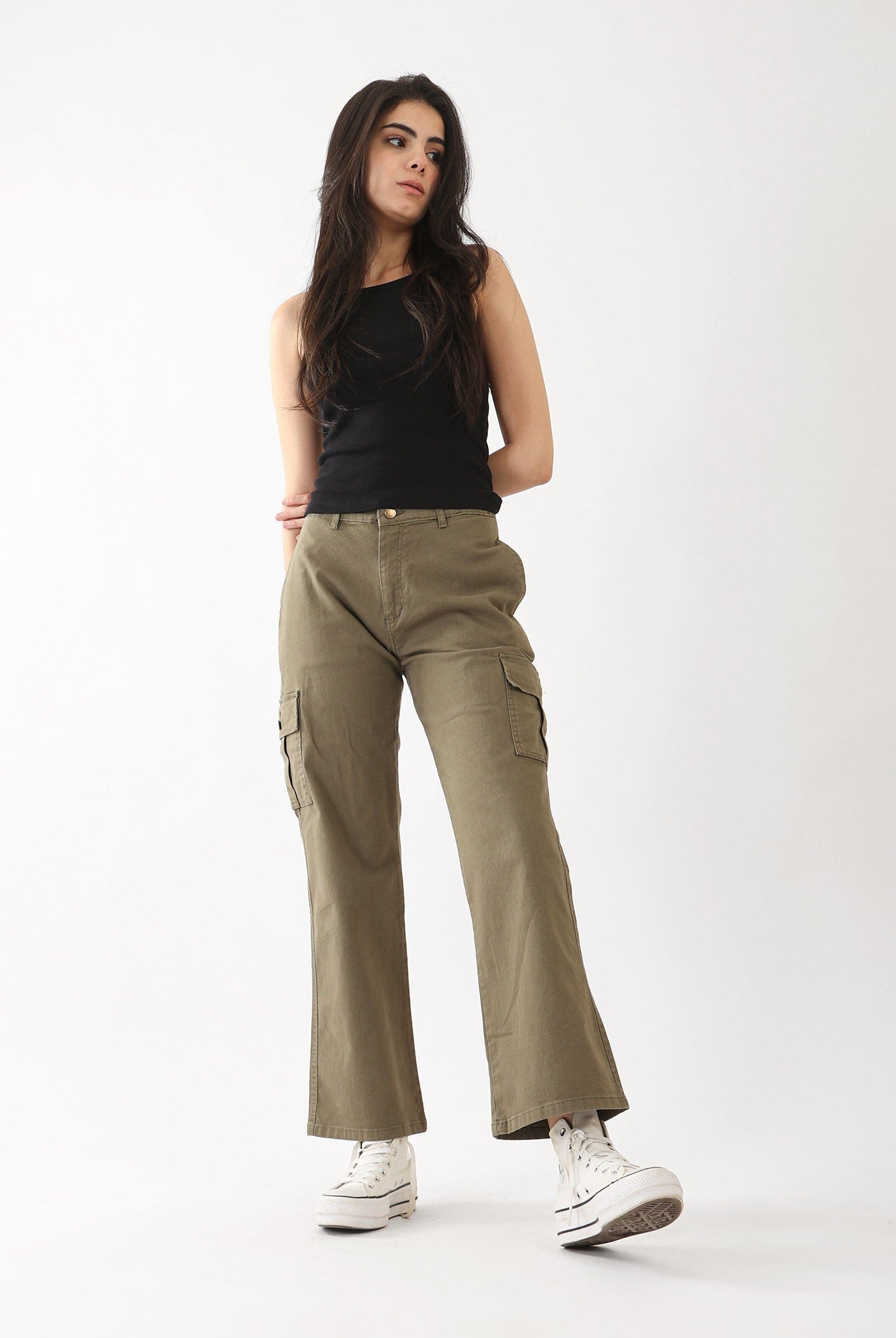 كارينا بنطلون كارجو بجيوب بقصّة مستقيمة