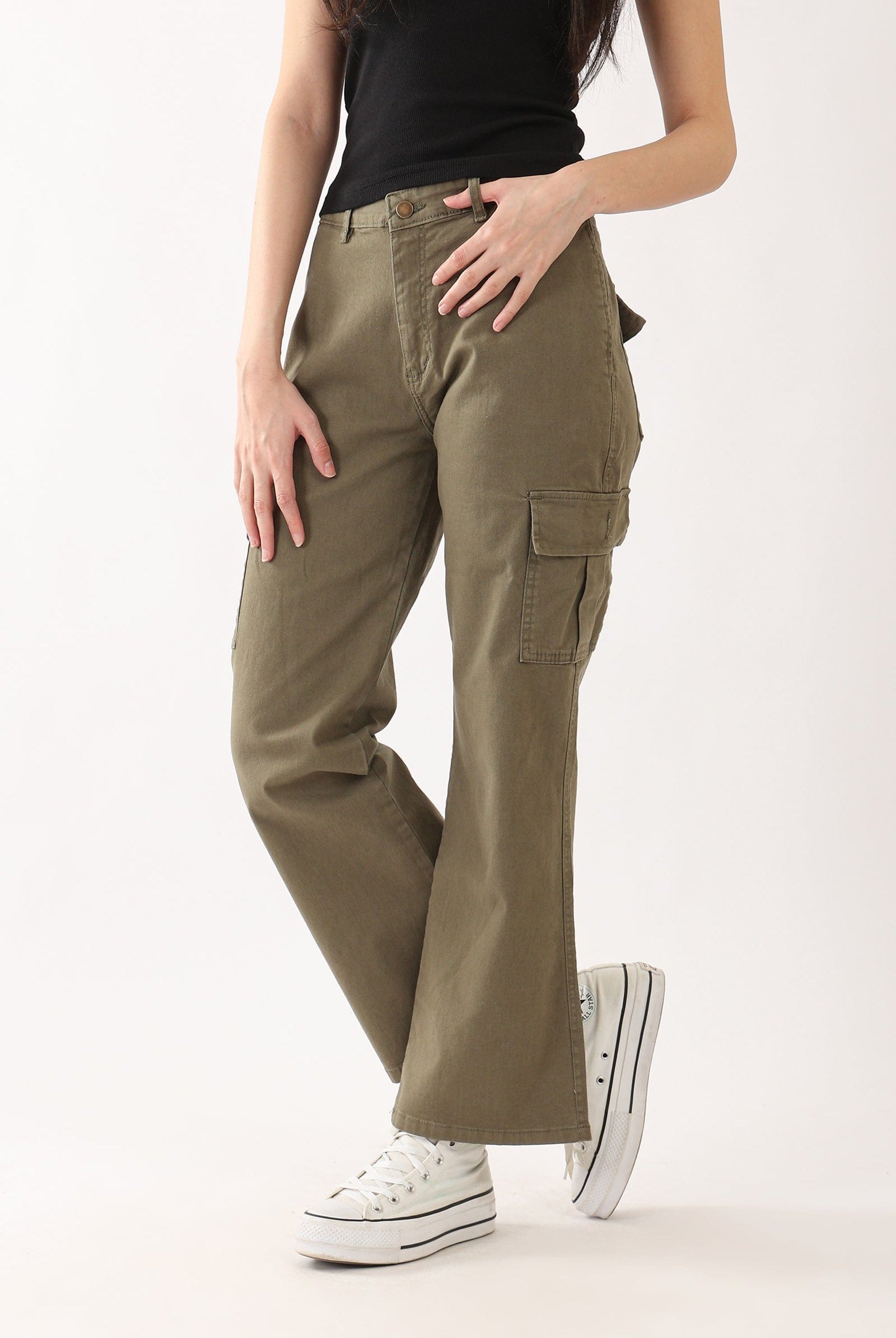 كارينا بنطلون كارجو بجيوب بقصّة مستقيمة