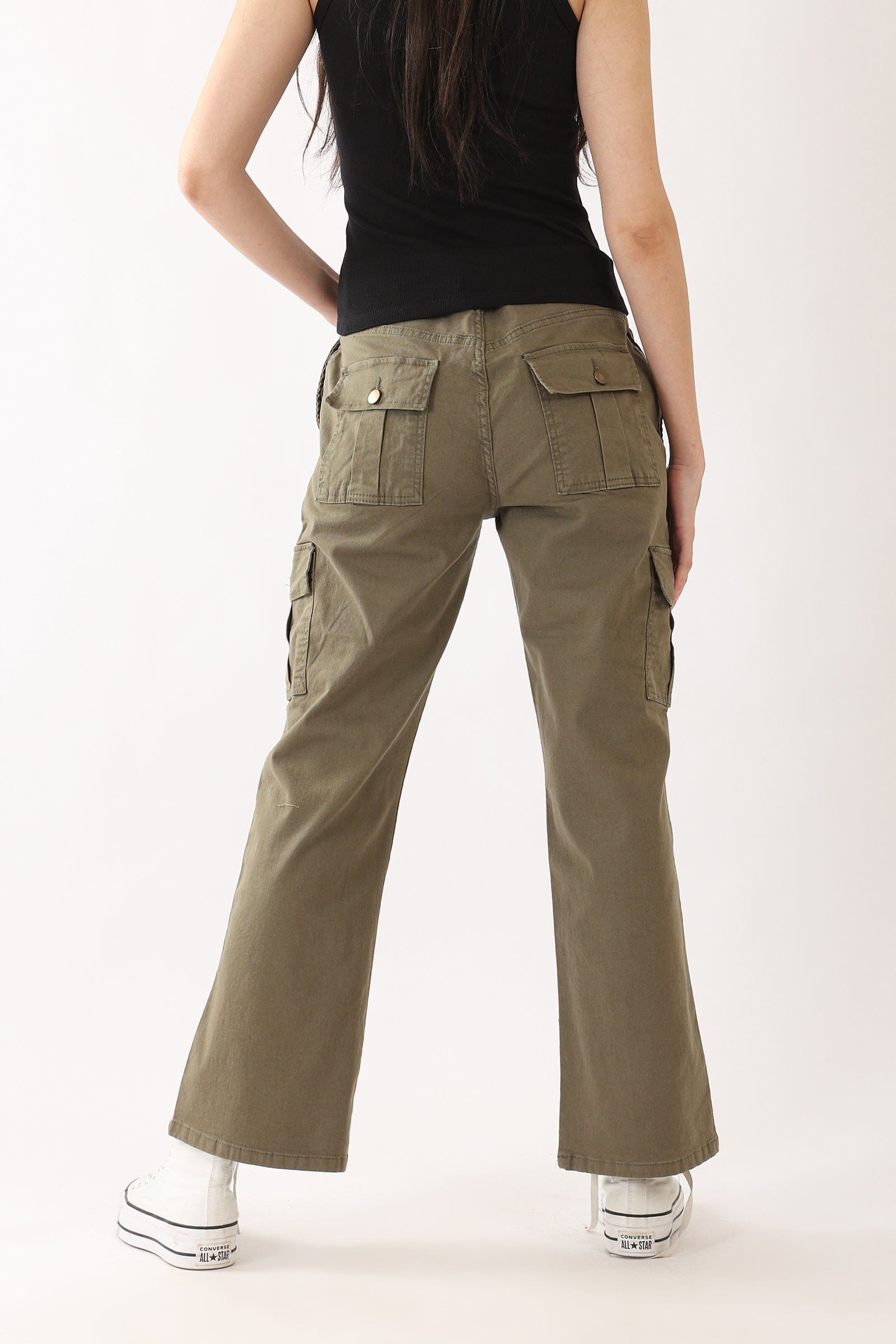 كارينا بنطلون كارجو بجيوب بقصّة مستقيمة