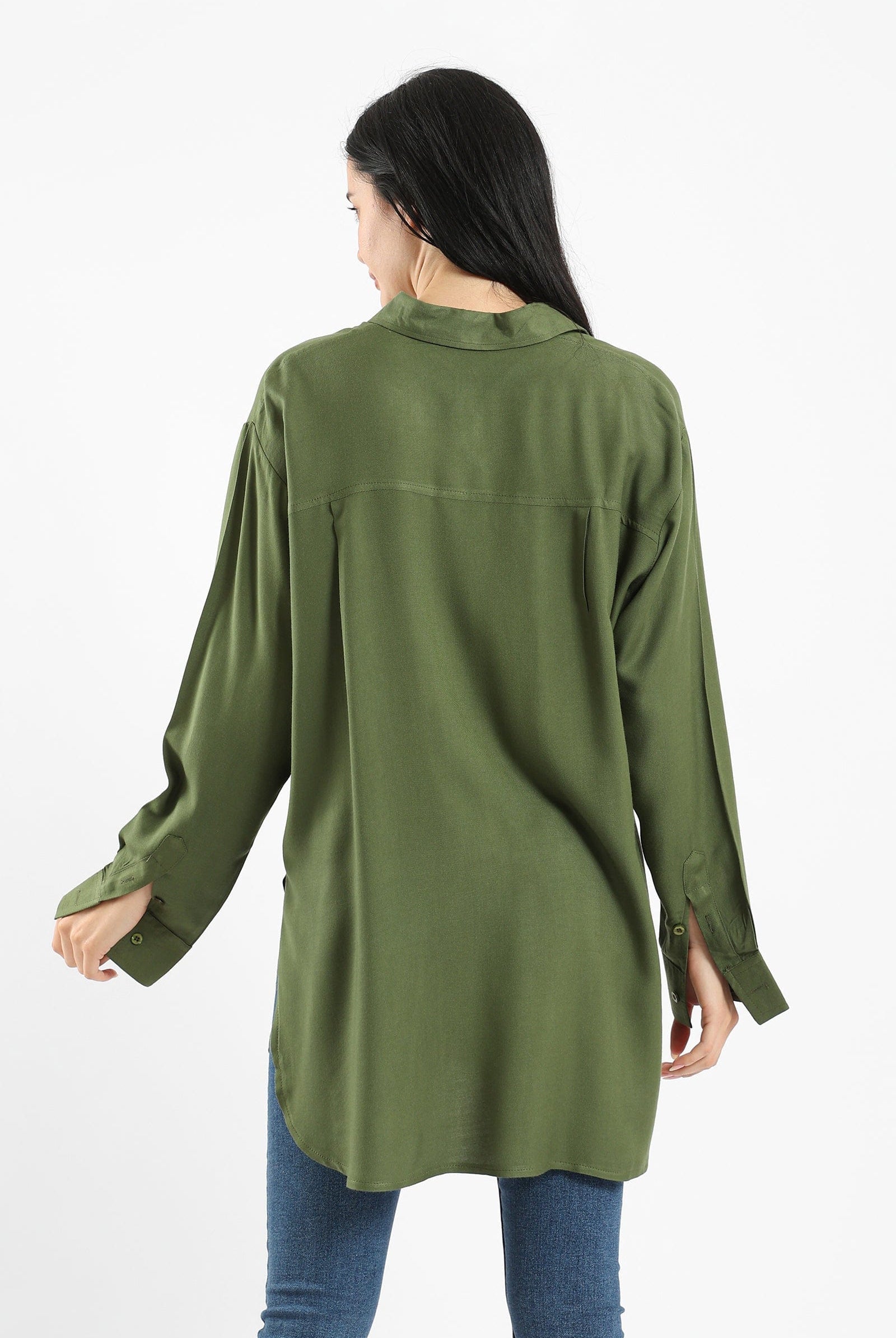كارينا قميص أوفر سايز بأزرار أمامية بياقة مريحة كم طويل