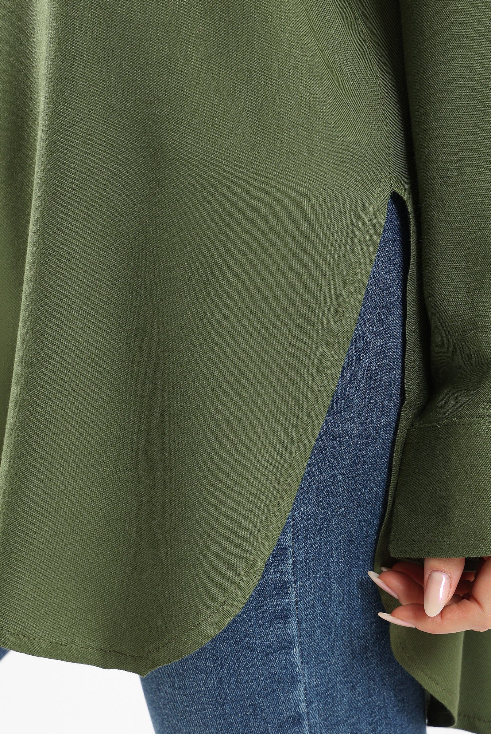 كارينا قميص أوفر سايز بأزرار أمامية بياقة مريحة كم طويل