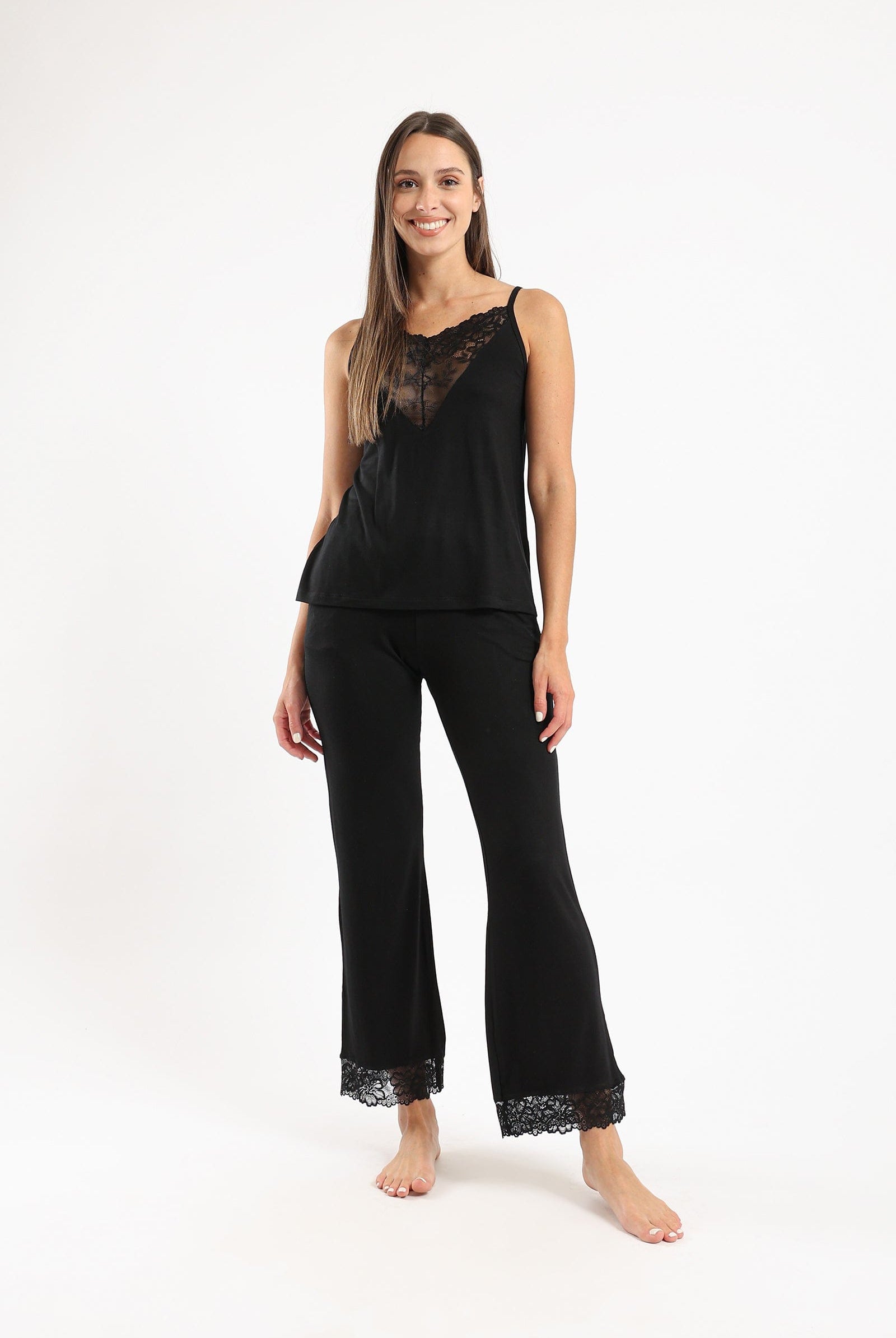 كارينا طقم بيجامة دانتيل بحمالات مع بنطلون