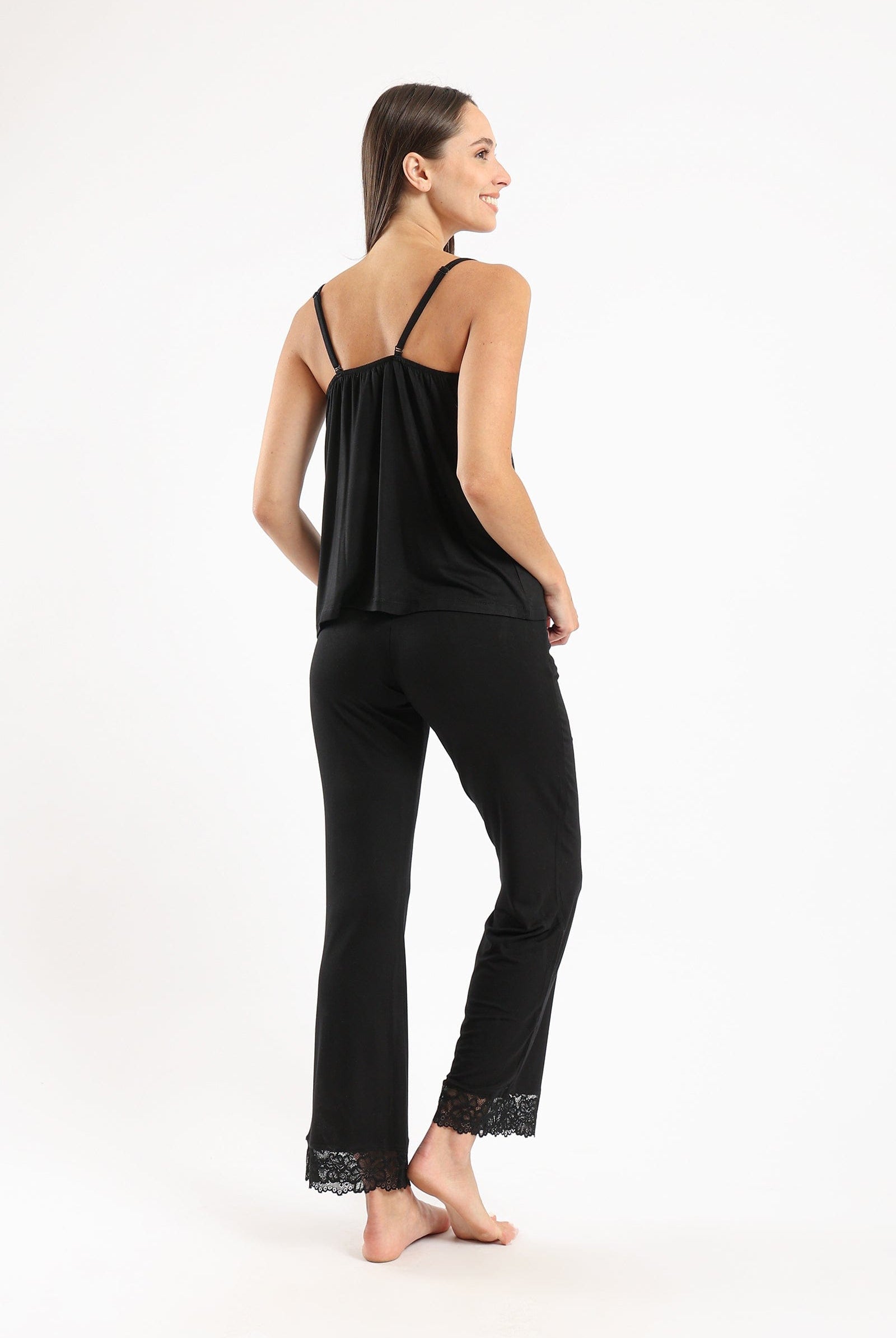 كارينا طقم بيجامة دانتيل بحمالات مع بنطلون