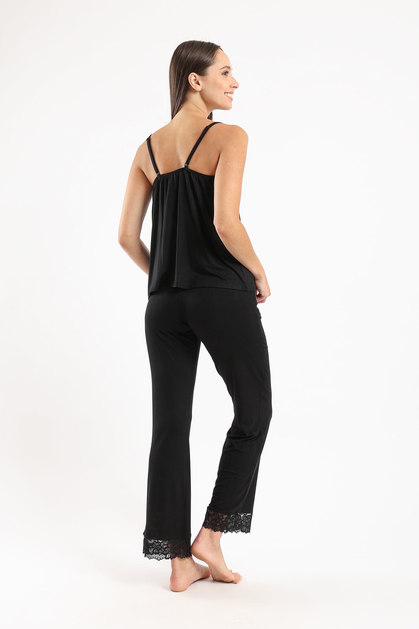 كارينا طقم بيجامة دانتيل بحمالات مع بنطلون