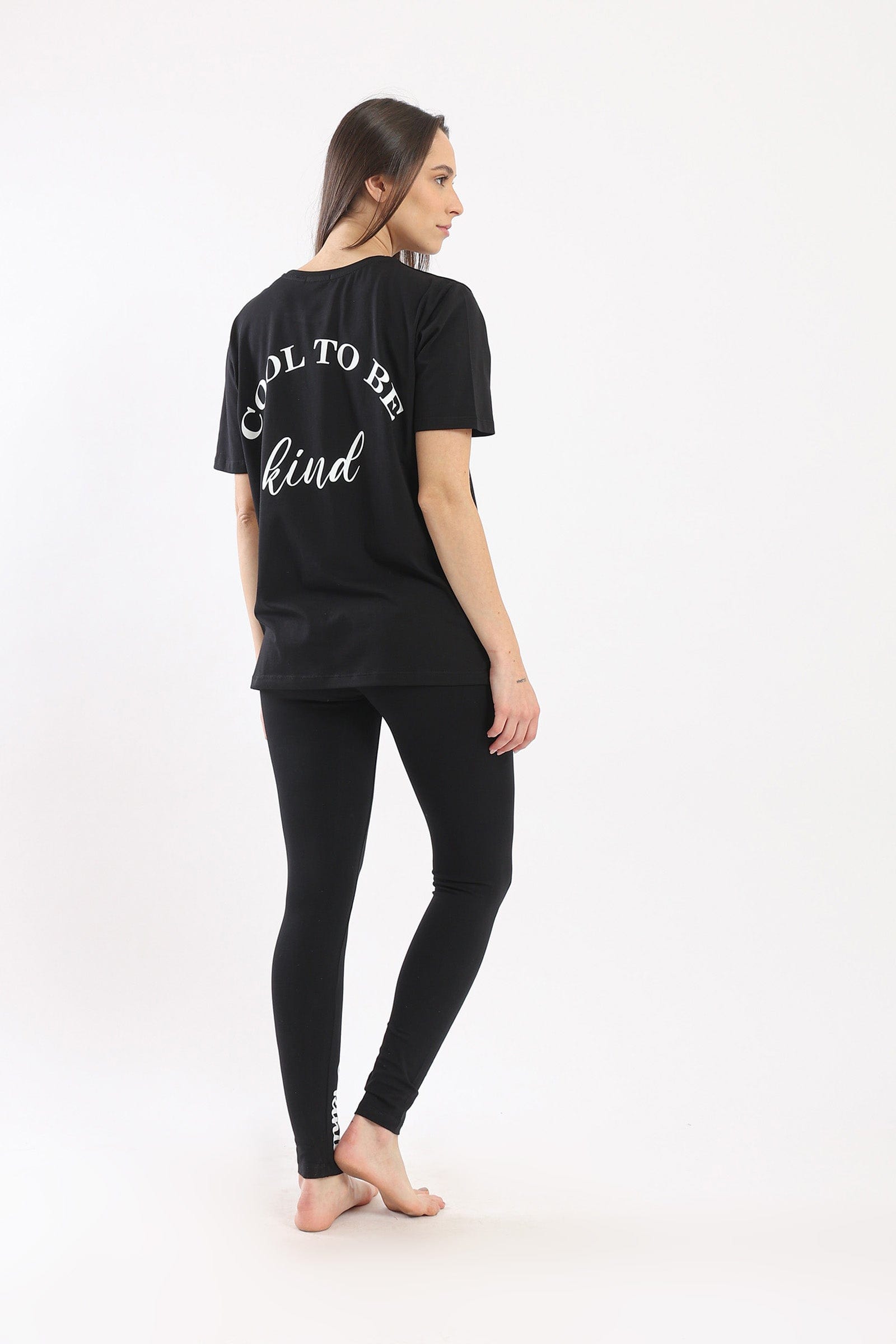 كارينا بيجامة نسائية بنطلون وتي شيرت بطبعة "Cool To Be Kind"