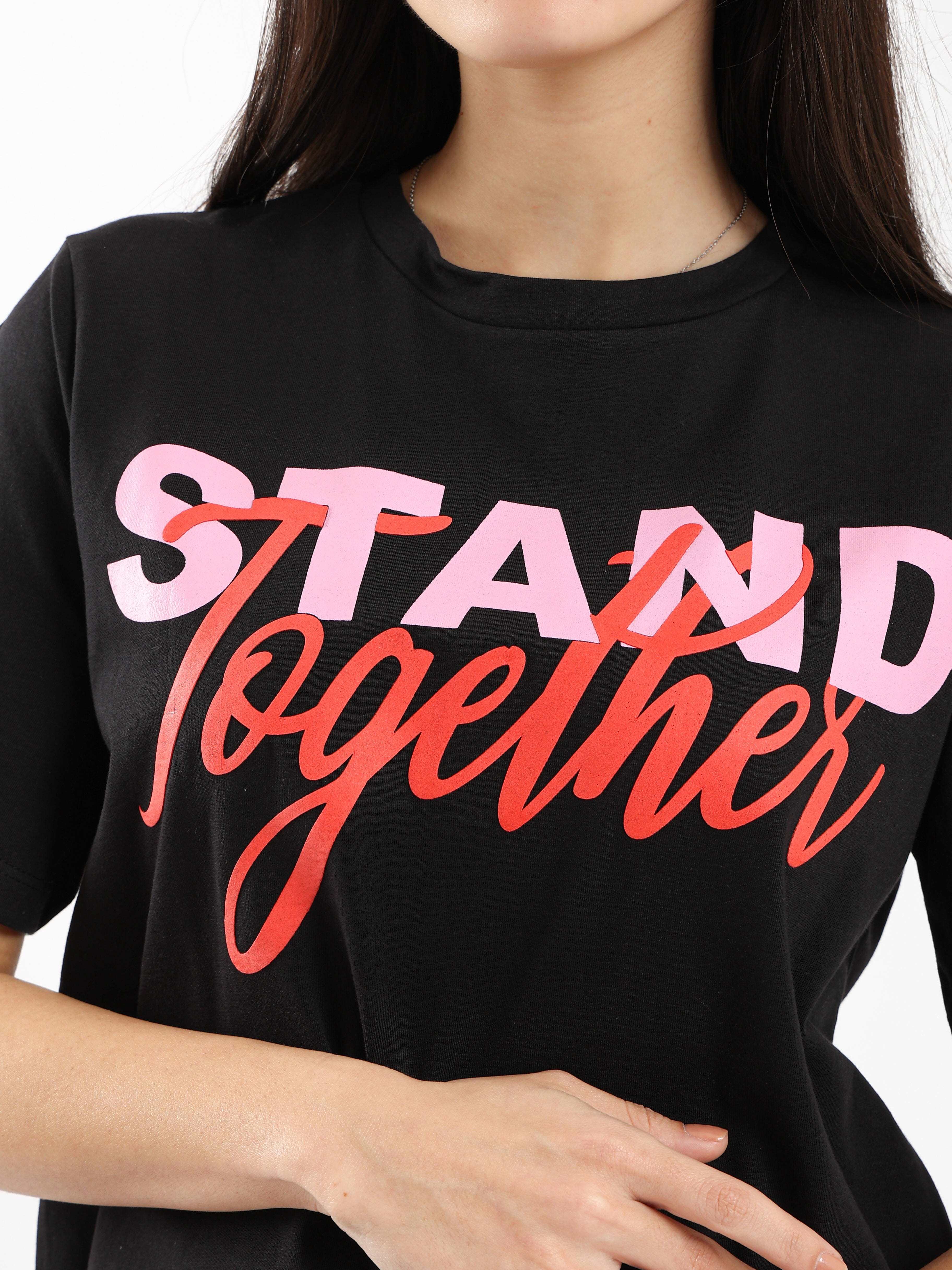 تي شيرت مطبوع نص كم