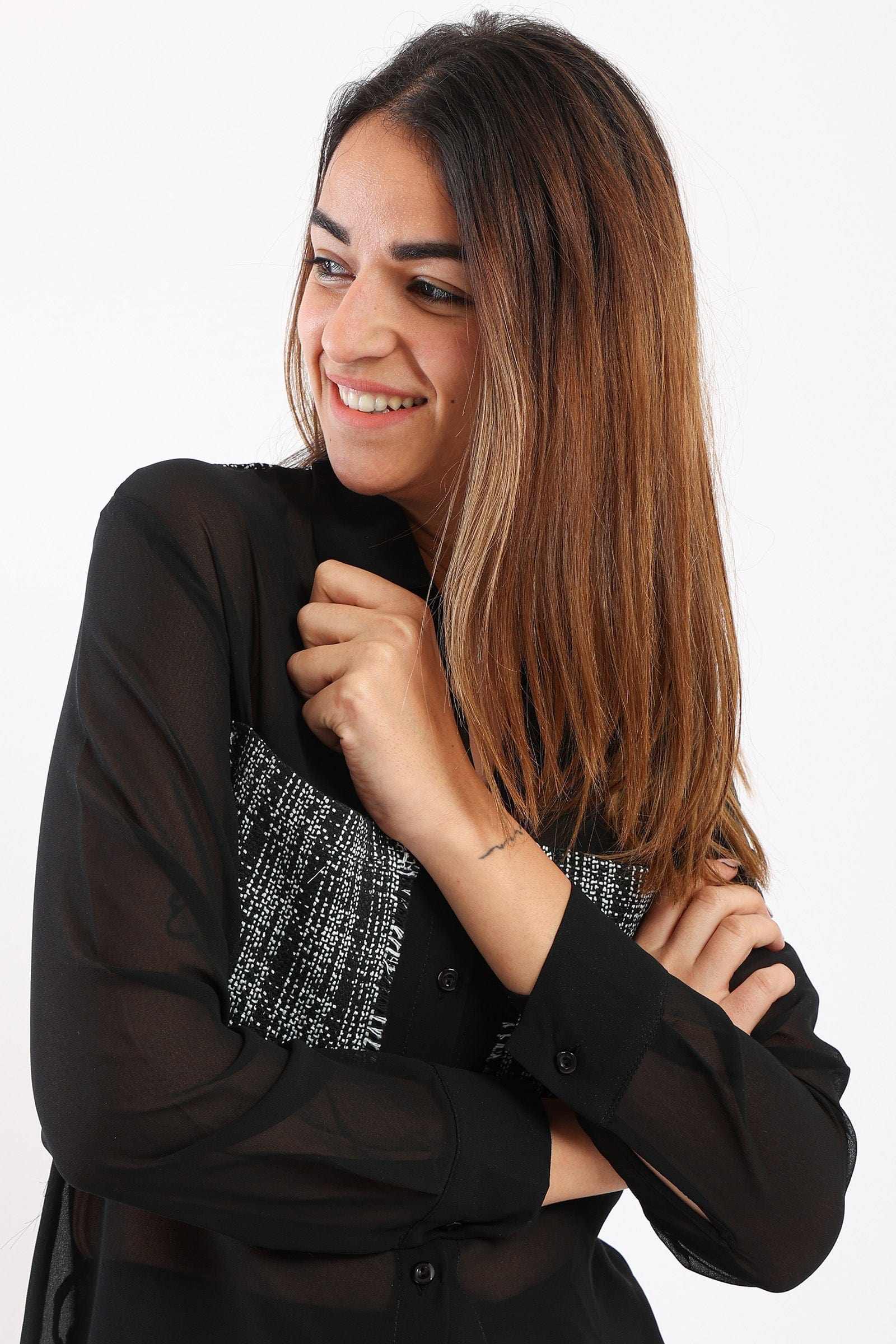 كارينا قميص شفاف بجيوب مربعات نسائي أسود