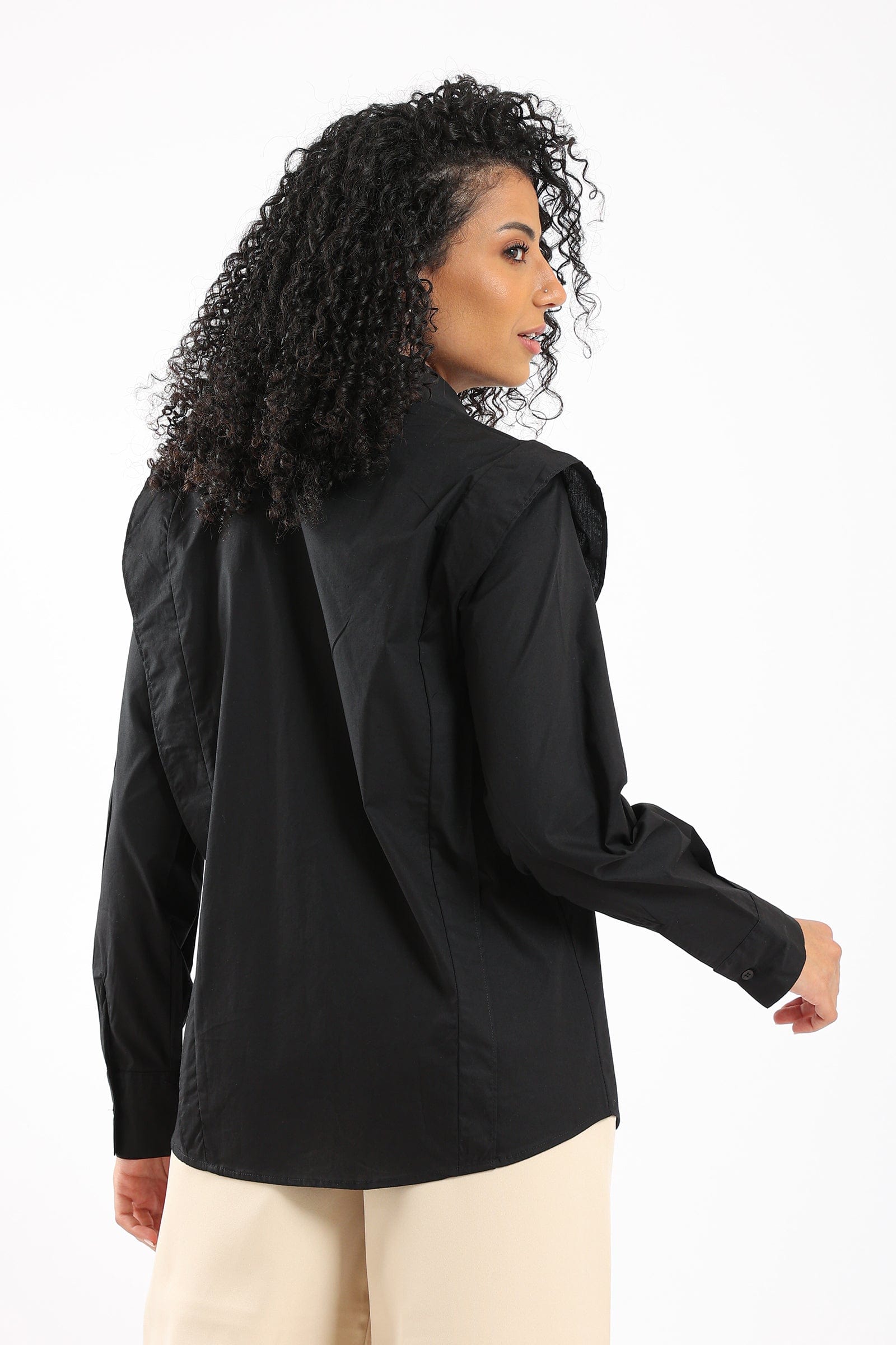 كارينا قميص سادة بأزرار أمامية كتف مدبب كم طويل