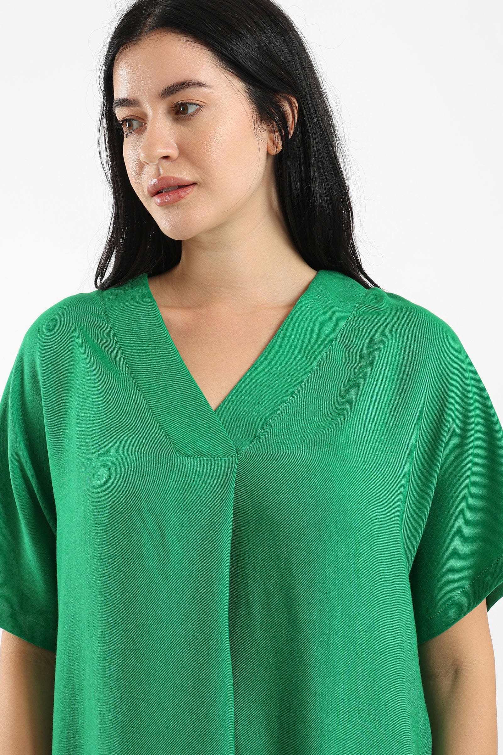 كارينا فستان صيفي طويل مريح بفتحة جانبية سادة