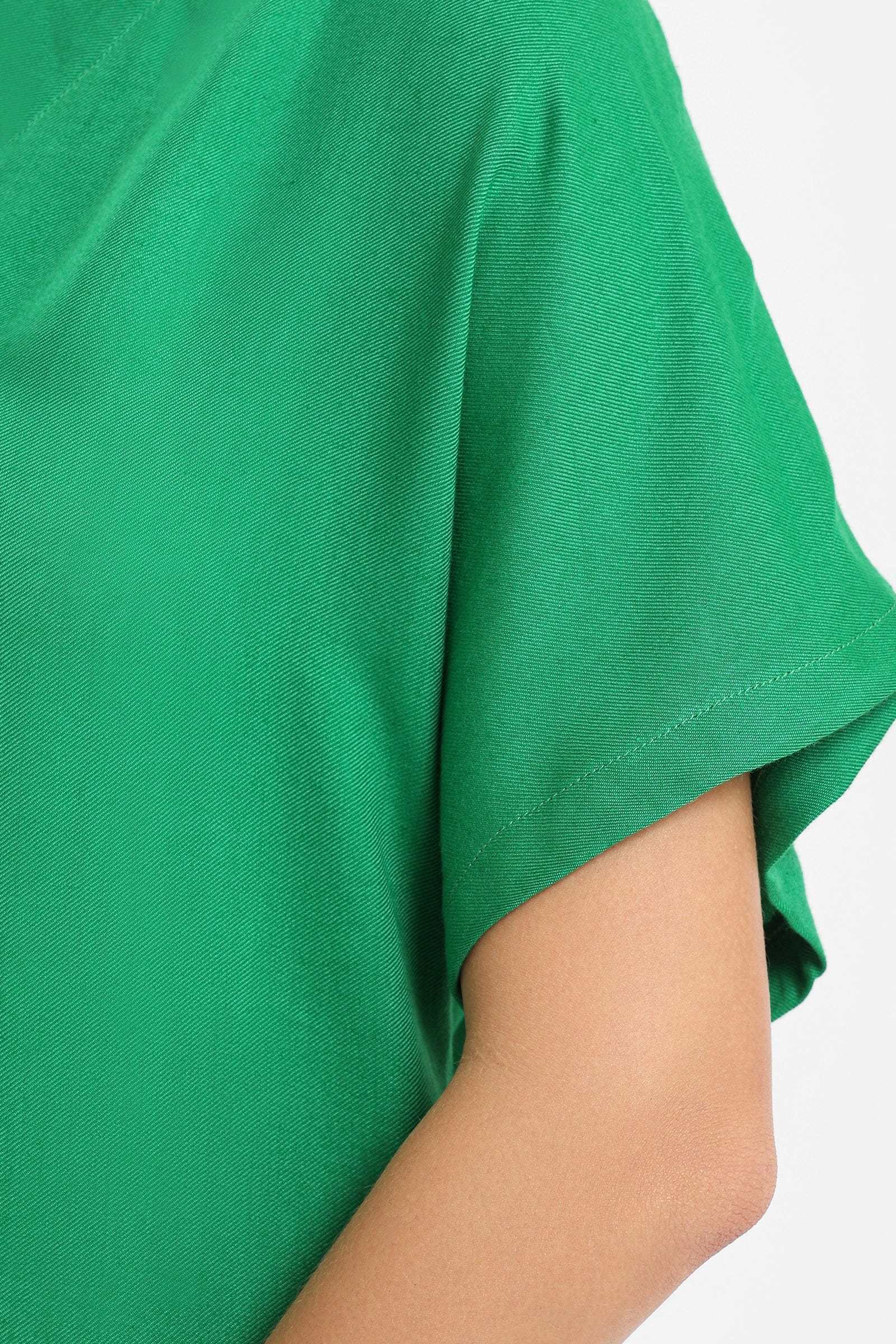 كارينا فستان صيفي طويل مريح بفتحة جانبية سادة