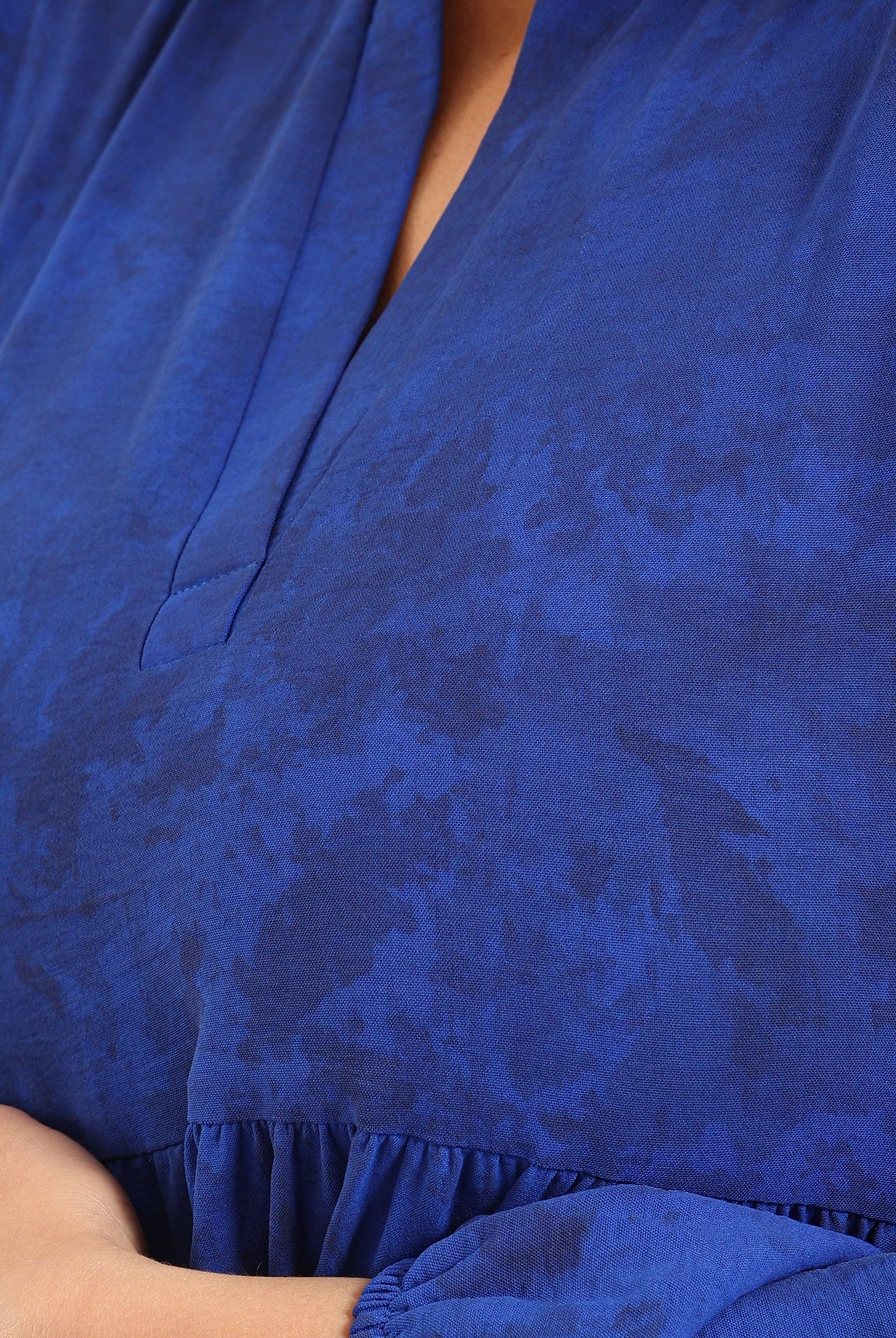 كارينا فستان ميدي متعدد الالوان كم طويل ملون