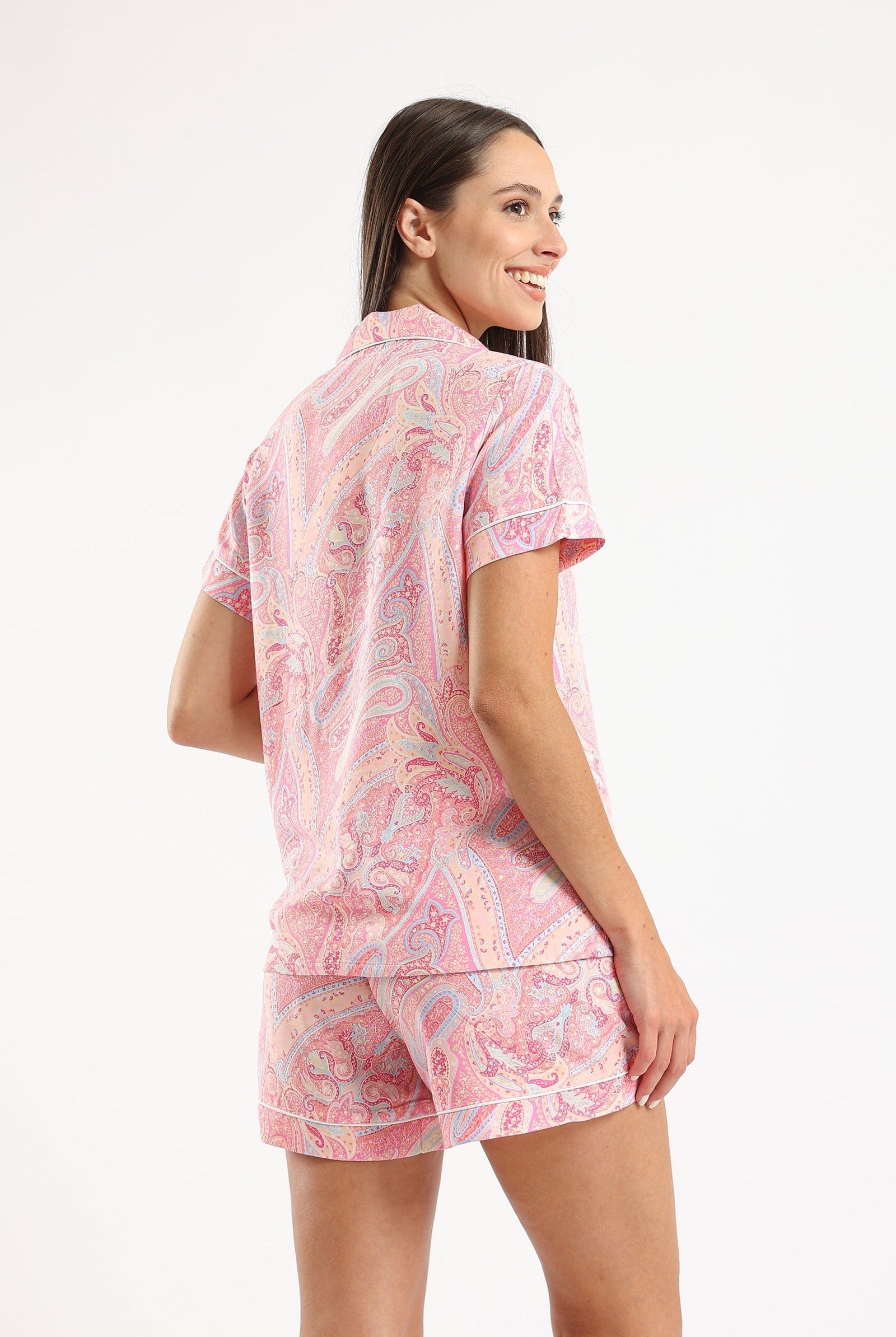 كارينا طقم بيجامة شورت وقميص مشجر بياقة مدببة ملون