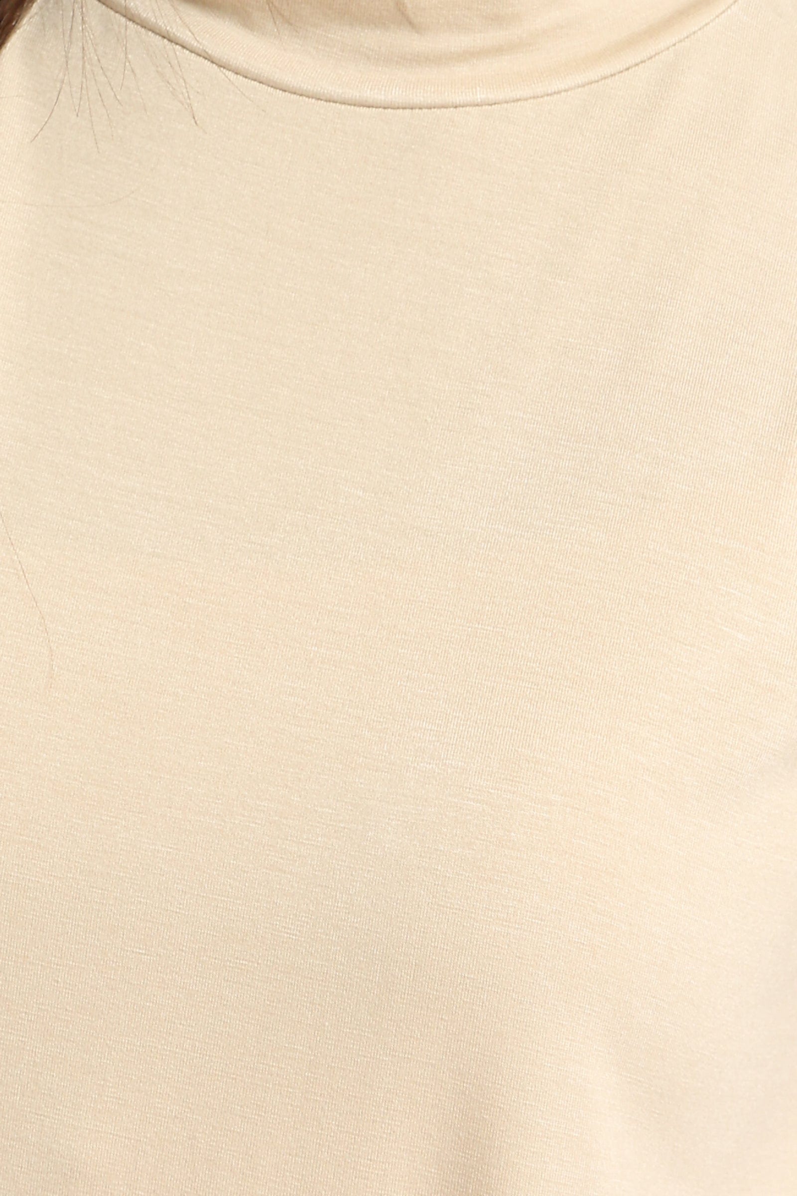 كارينا بلوزة كت من الفيسكوز بياقة عالية