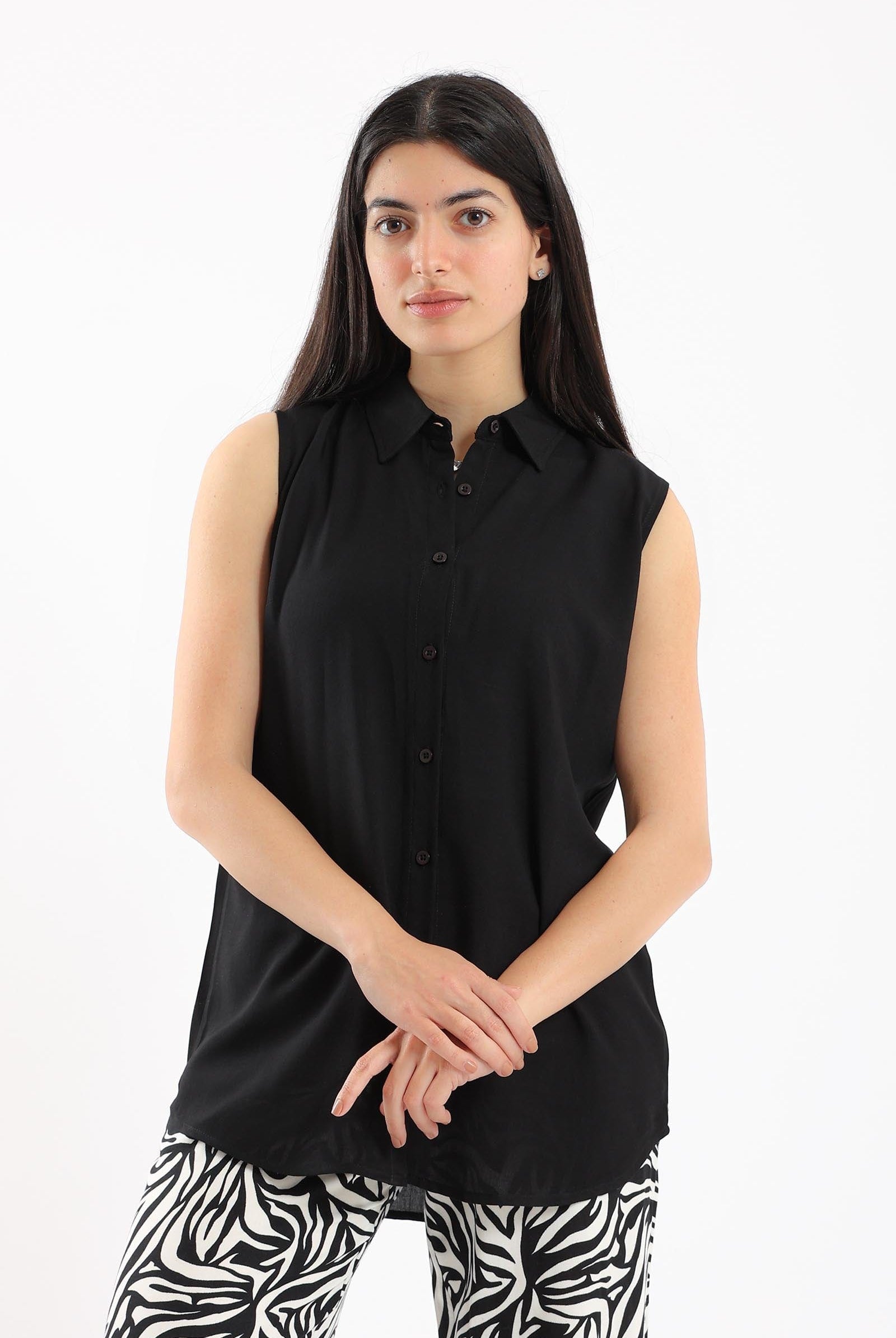 كارينا قميص سادة بأزرار أمامية وبياقة كت