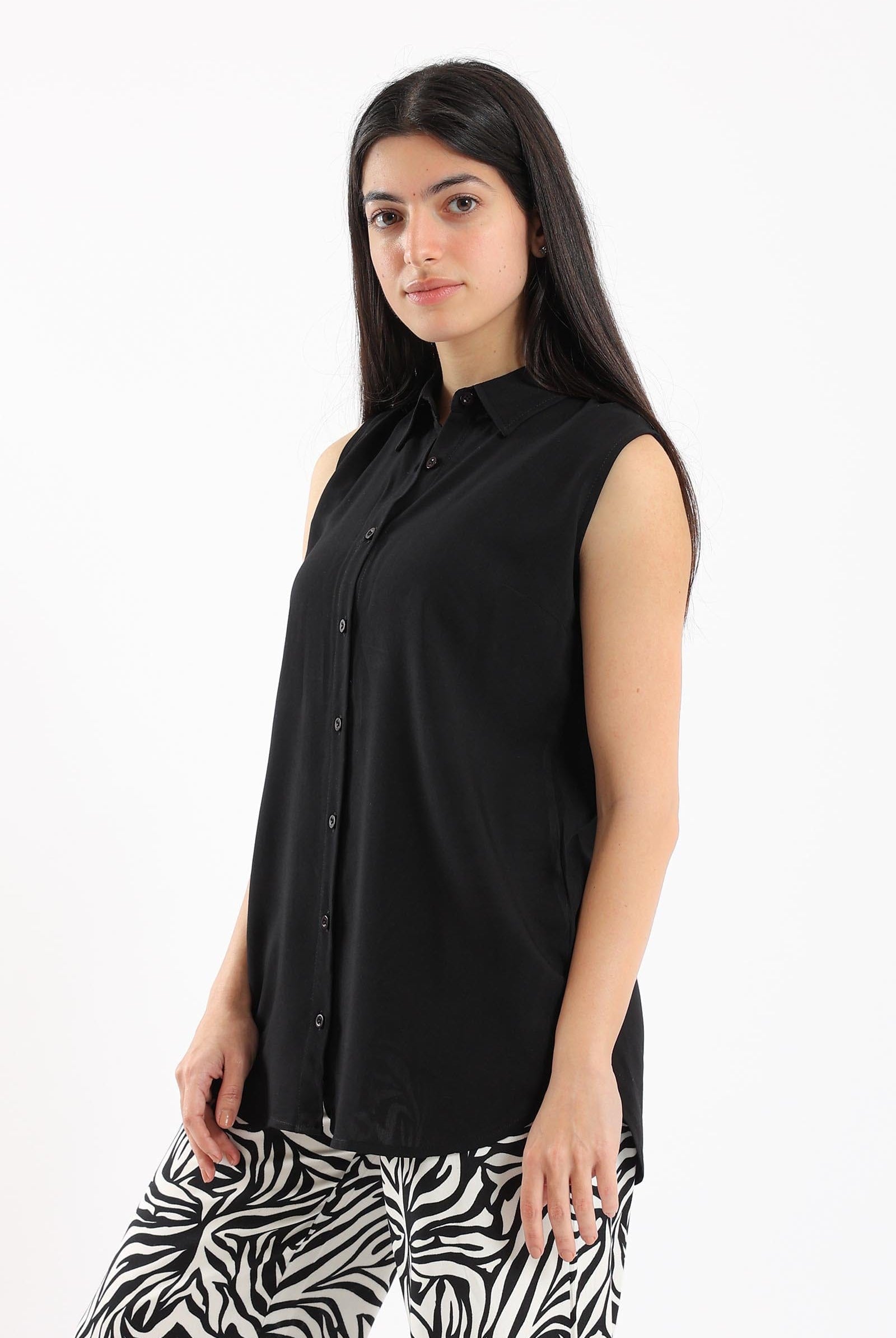 كارينا قميص سادة بأزرار أمامية وبياقة كت