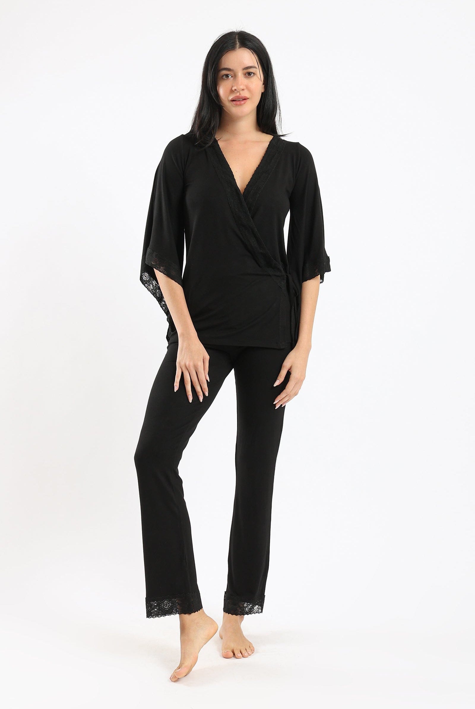 كارينا طقم بيجامة بأطراف دانتيل