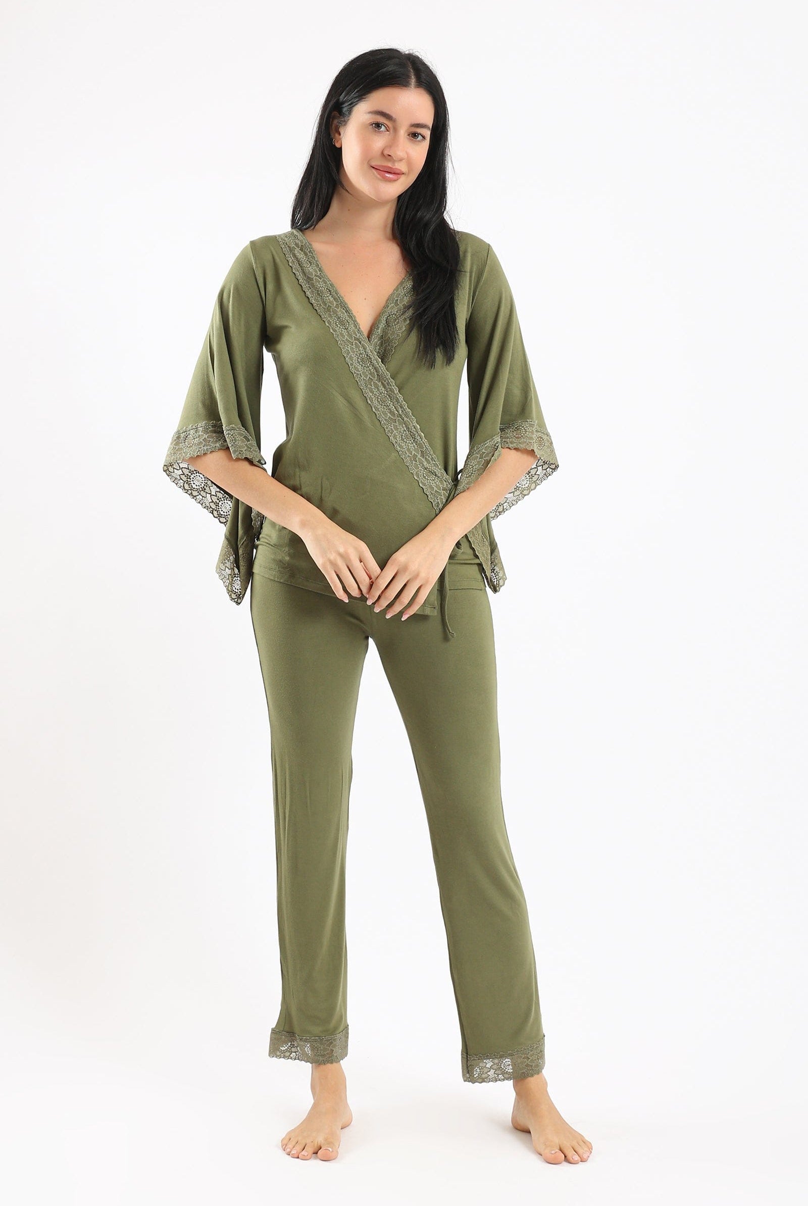 كارينا طقم بيجامة بأطراف دانتيل