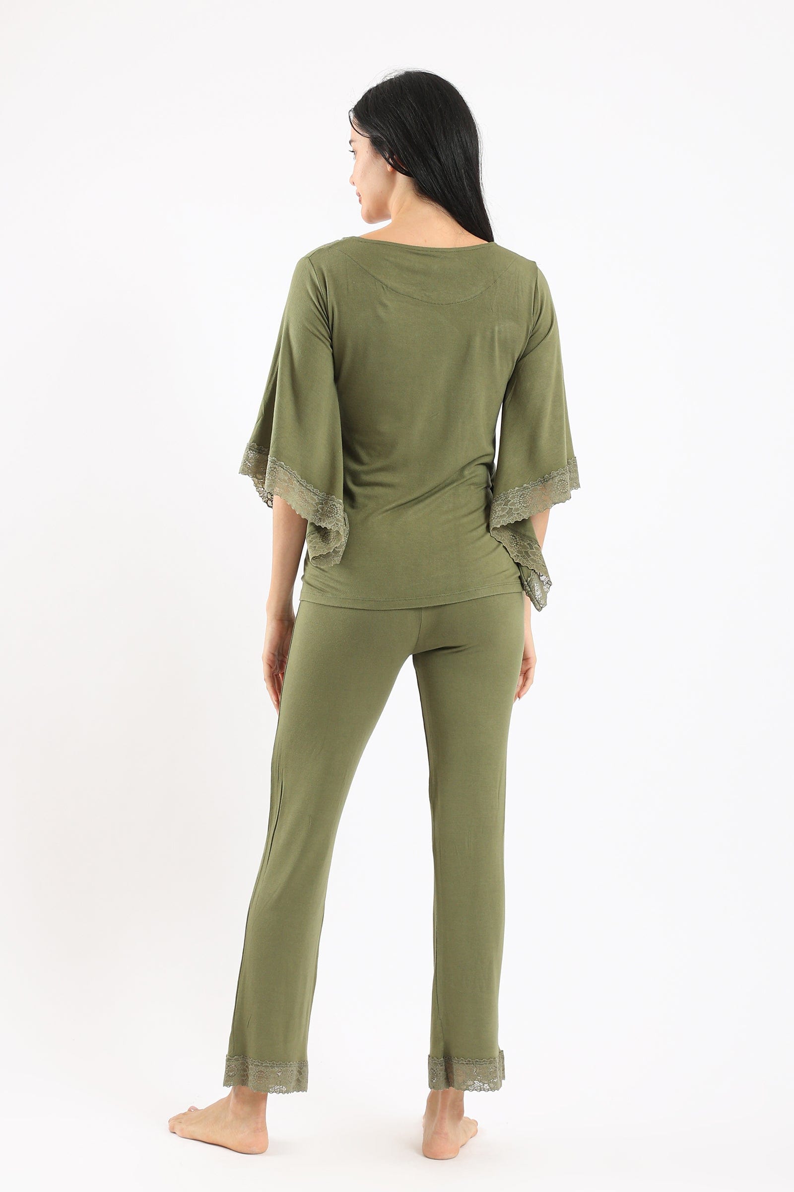 كارينا طقم بيجامة بأطراف دانتيل