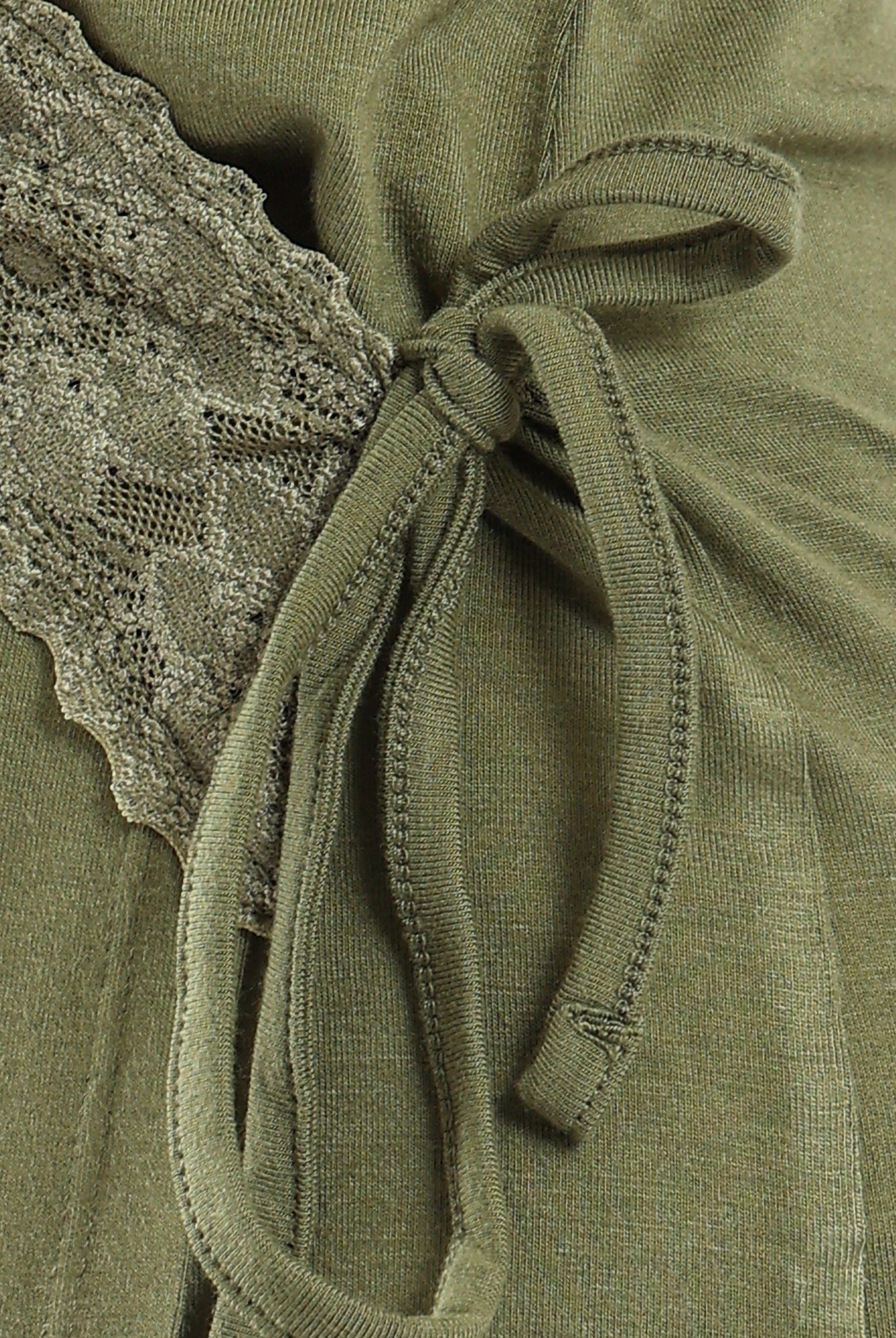 كارينا طقم بيجامة بأطراف دانتيل