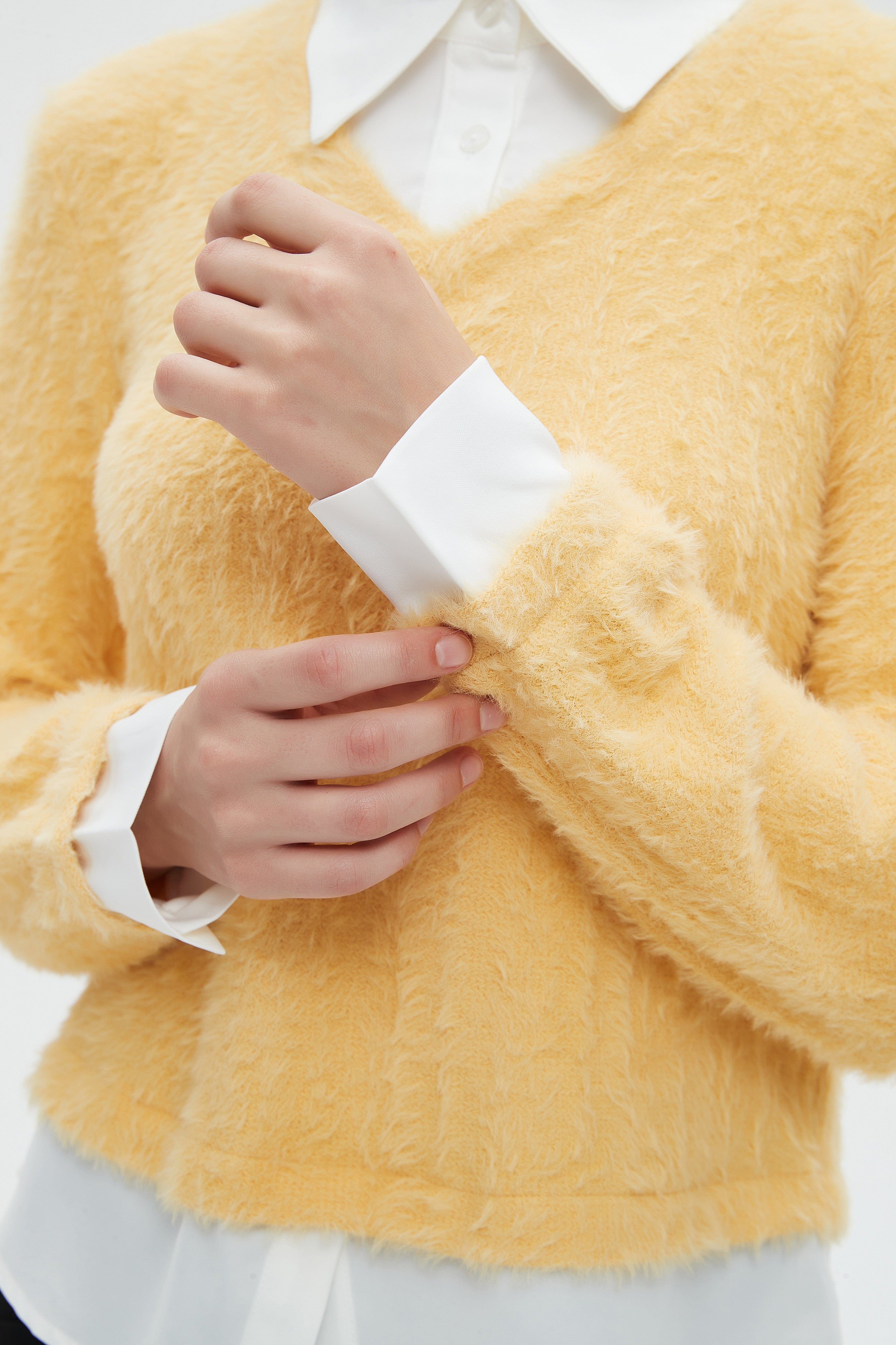 ميكا بلوزة نسائية شتوية ساده بكم طويل وفتحة على شكل V