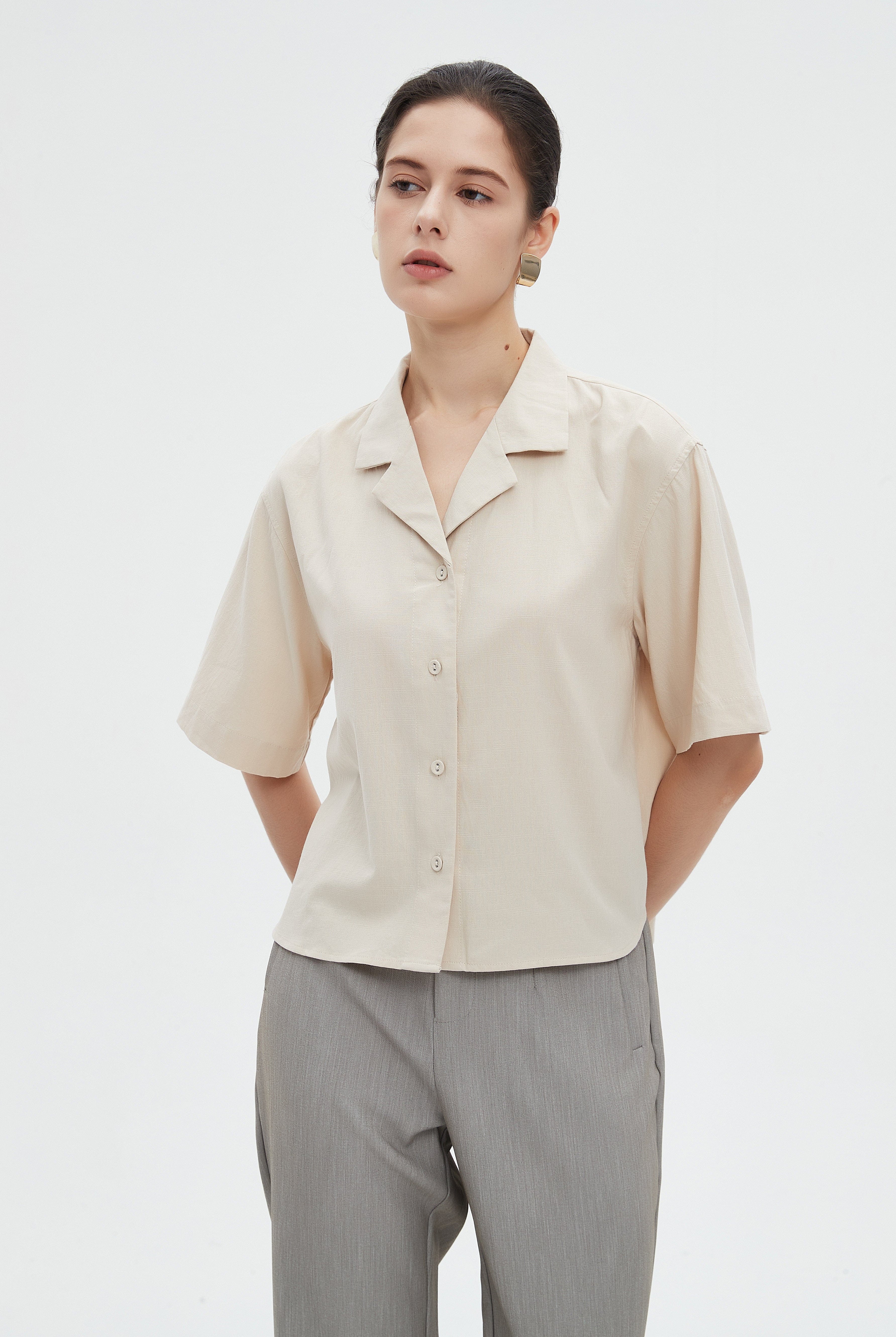 ميكا بلوزة مسائية نص كم ساده بفتحة رقبة