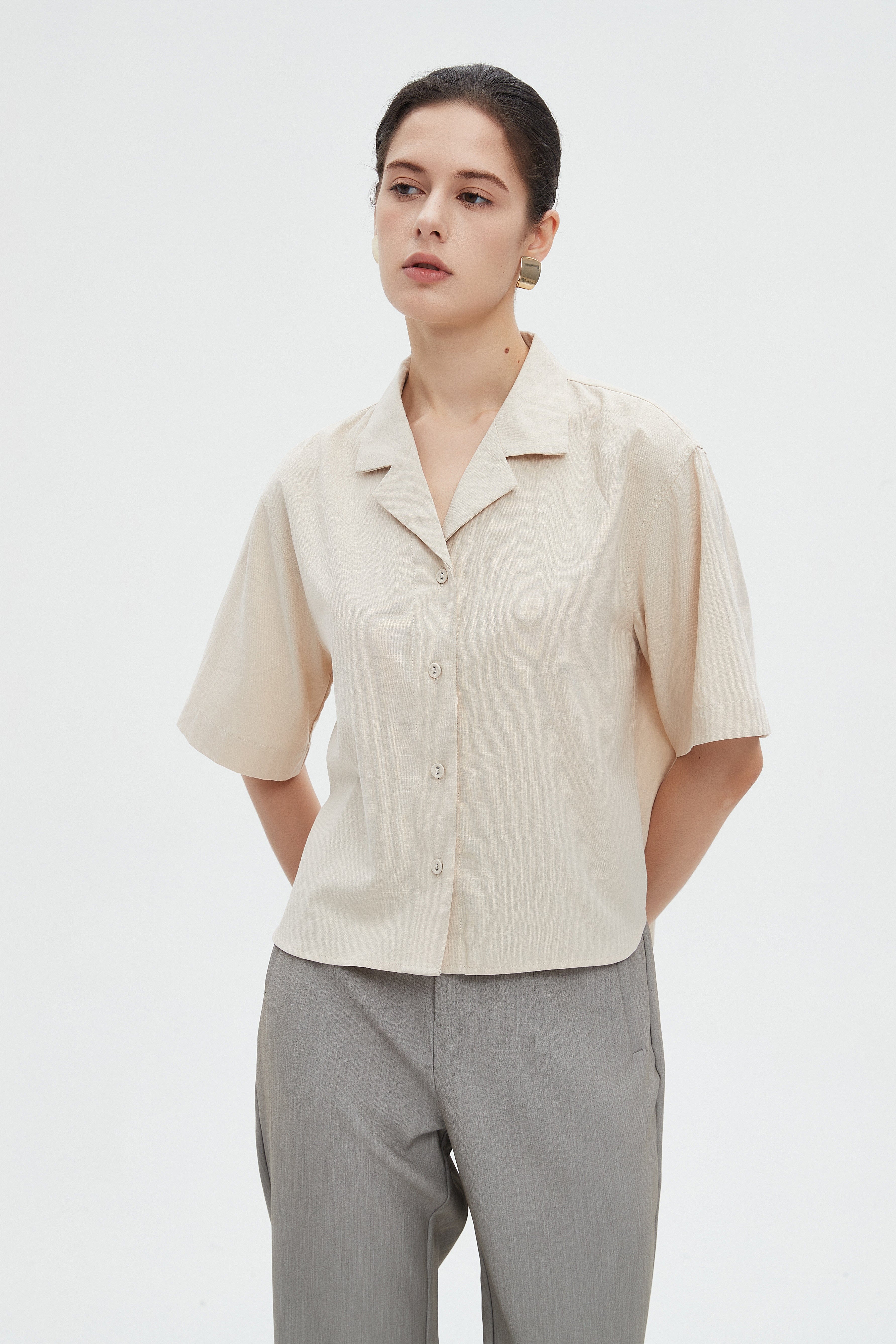 ميكا بلوزة مسائية نص كم ساده بفتحة رقبة