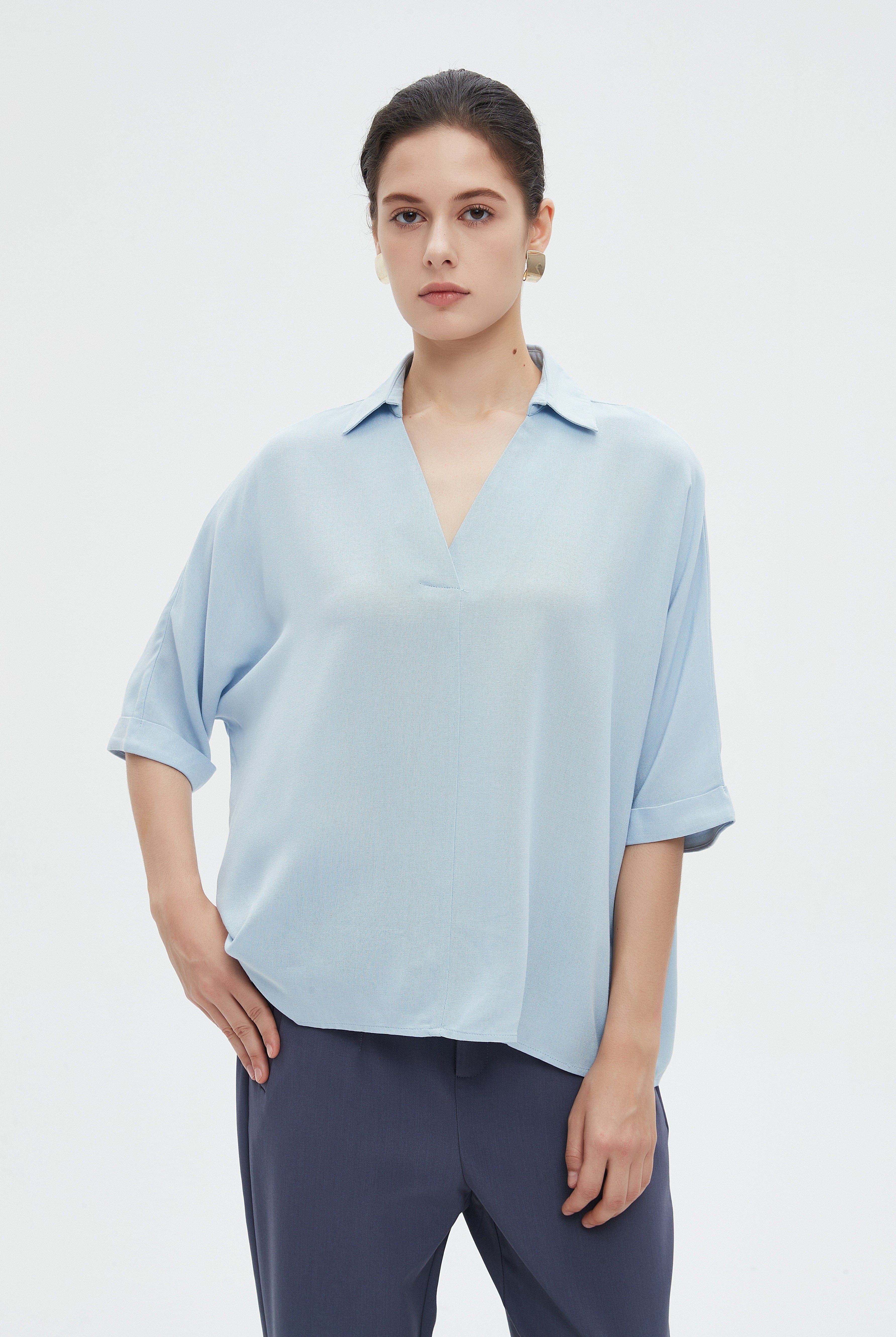 ميكا بلوزة مسائية نص كم ساده بفتحة رقبة