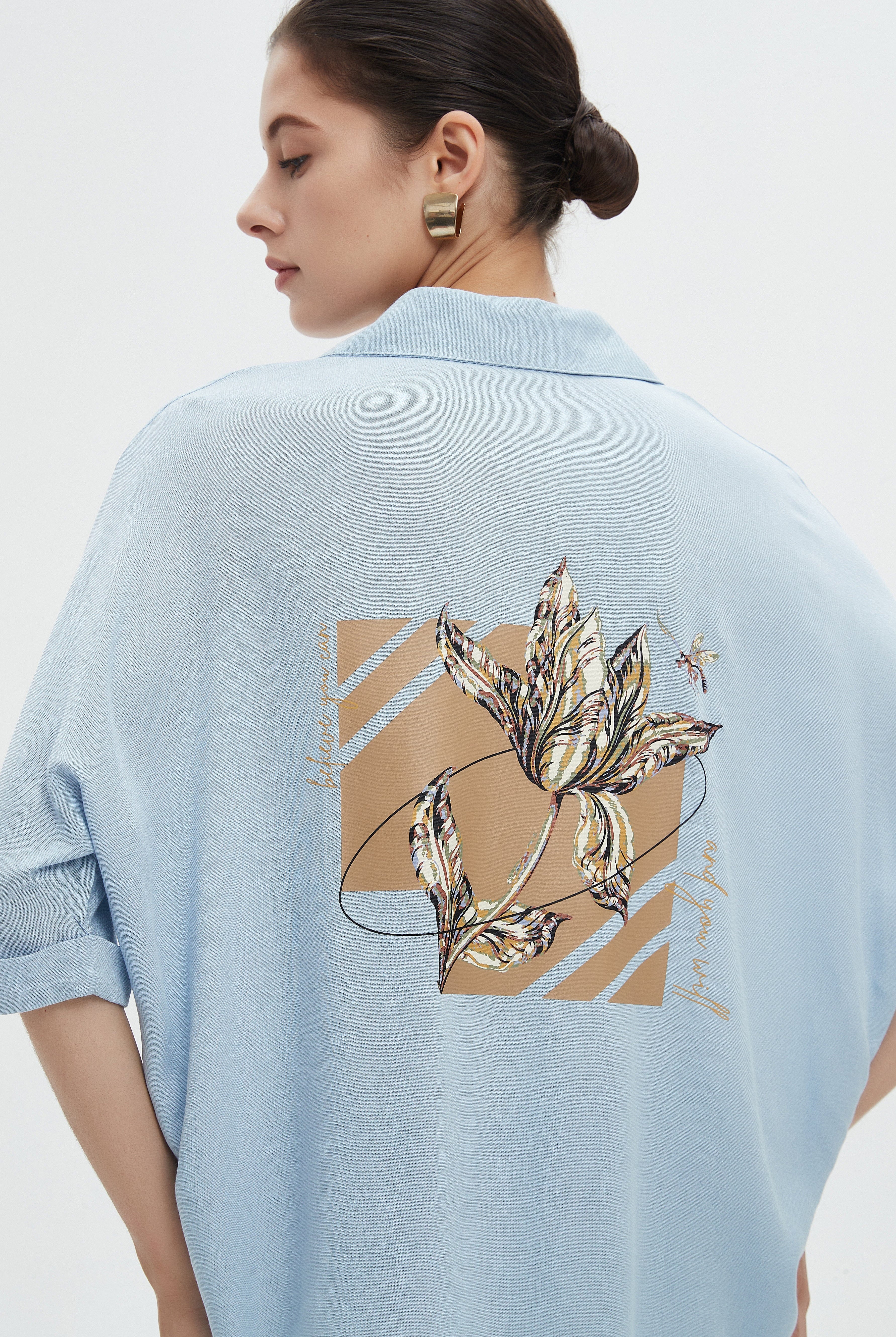 ميكا بلوزة مسائية نص كم ساده بفتحة رقبة