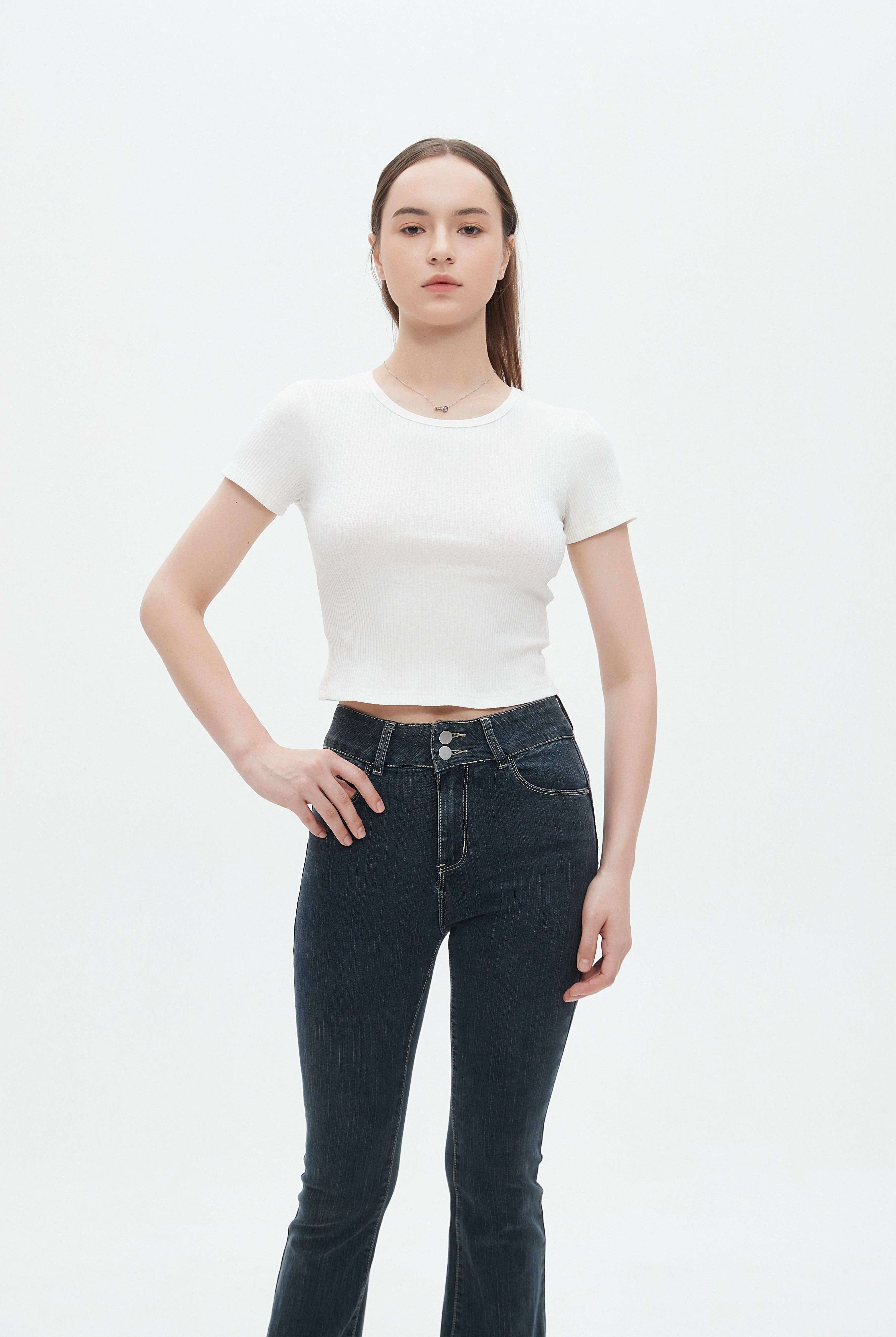 ميكا بلوزة قصيرة مضلعة أكمام قصيرة سادة