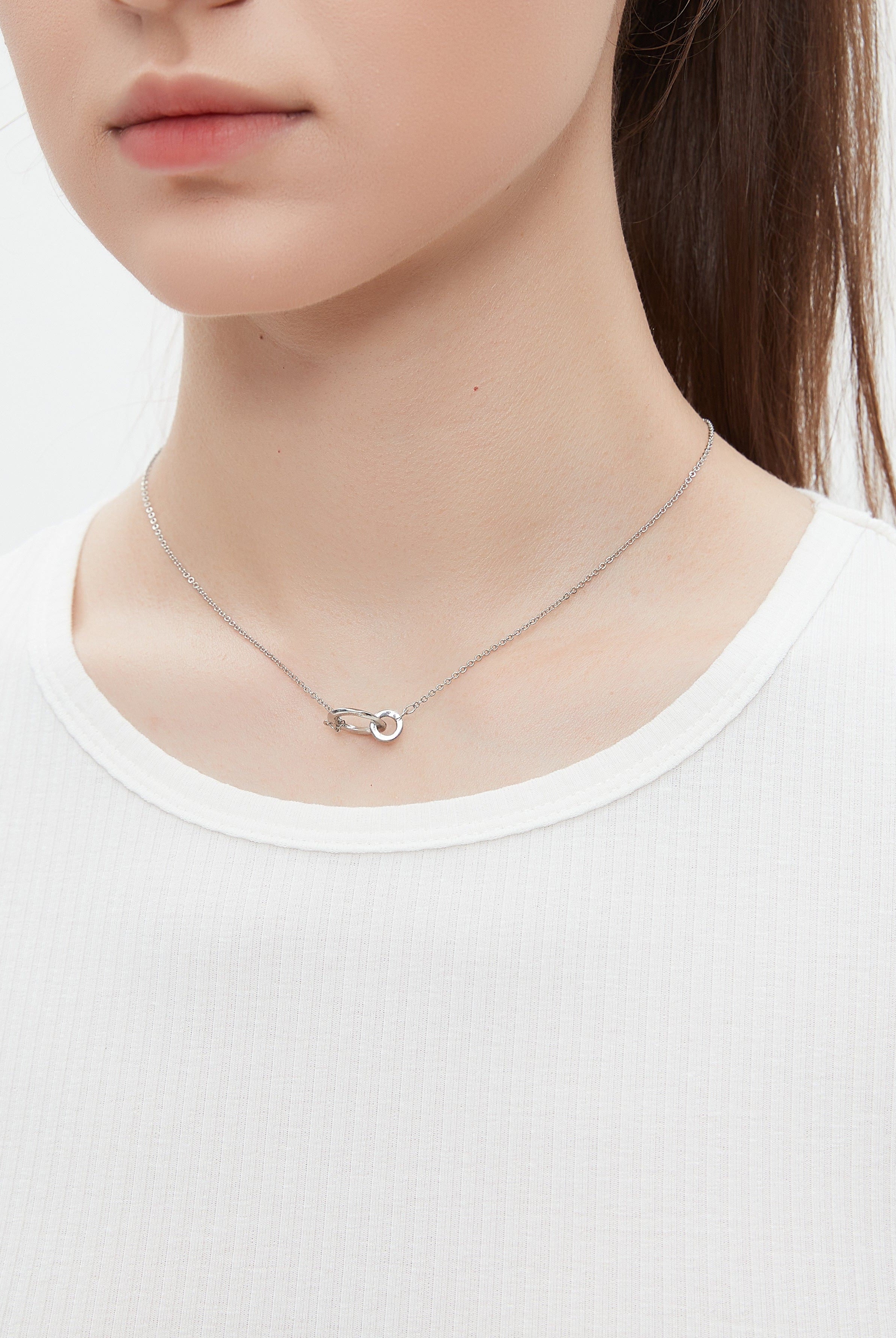 ميكا بلوزة قصيرة مضلعة أكمام قصيرة سادة