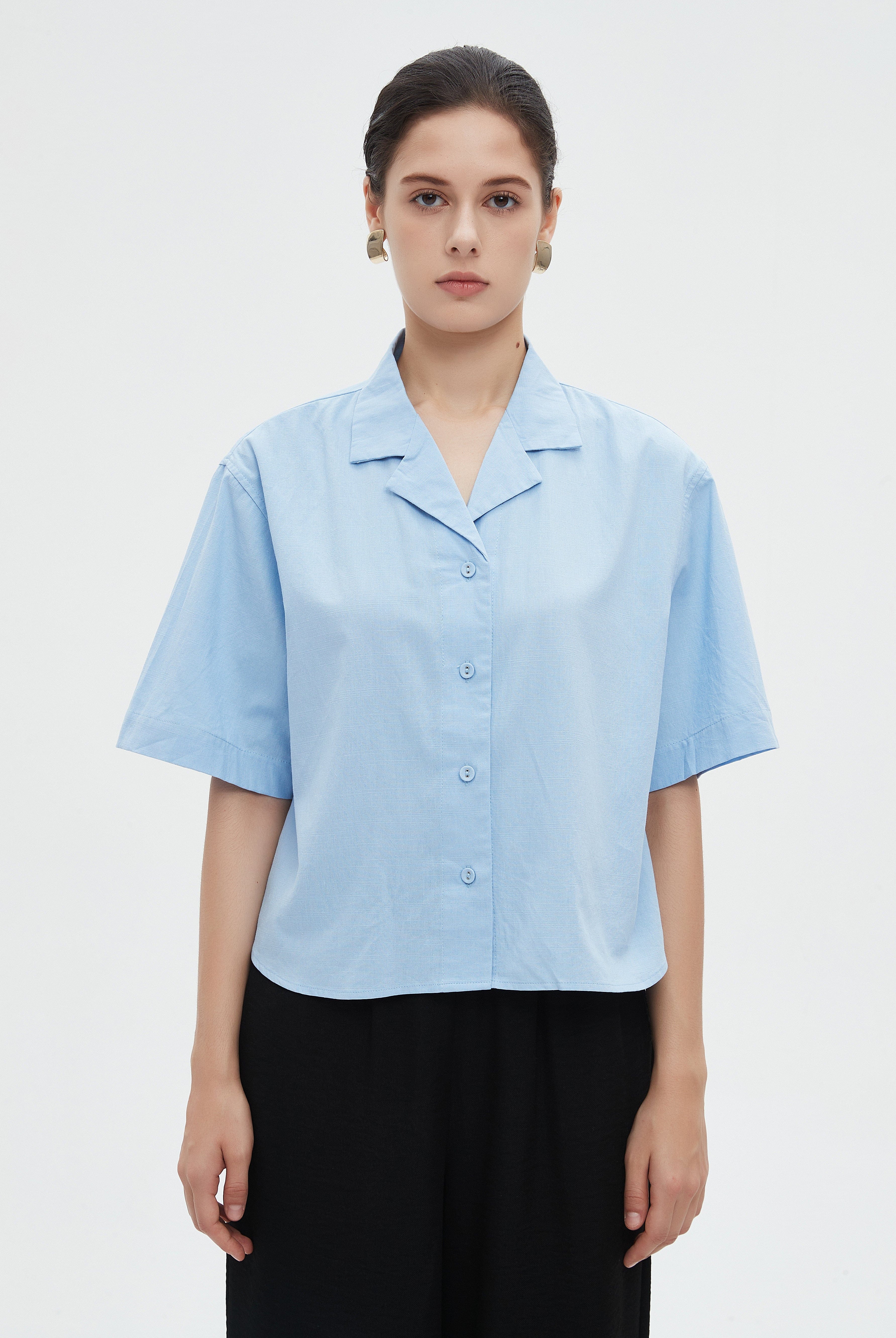 ميكا بلوزة نسائية نص كم ساده بياقة ةأزرار أمامية