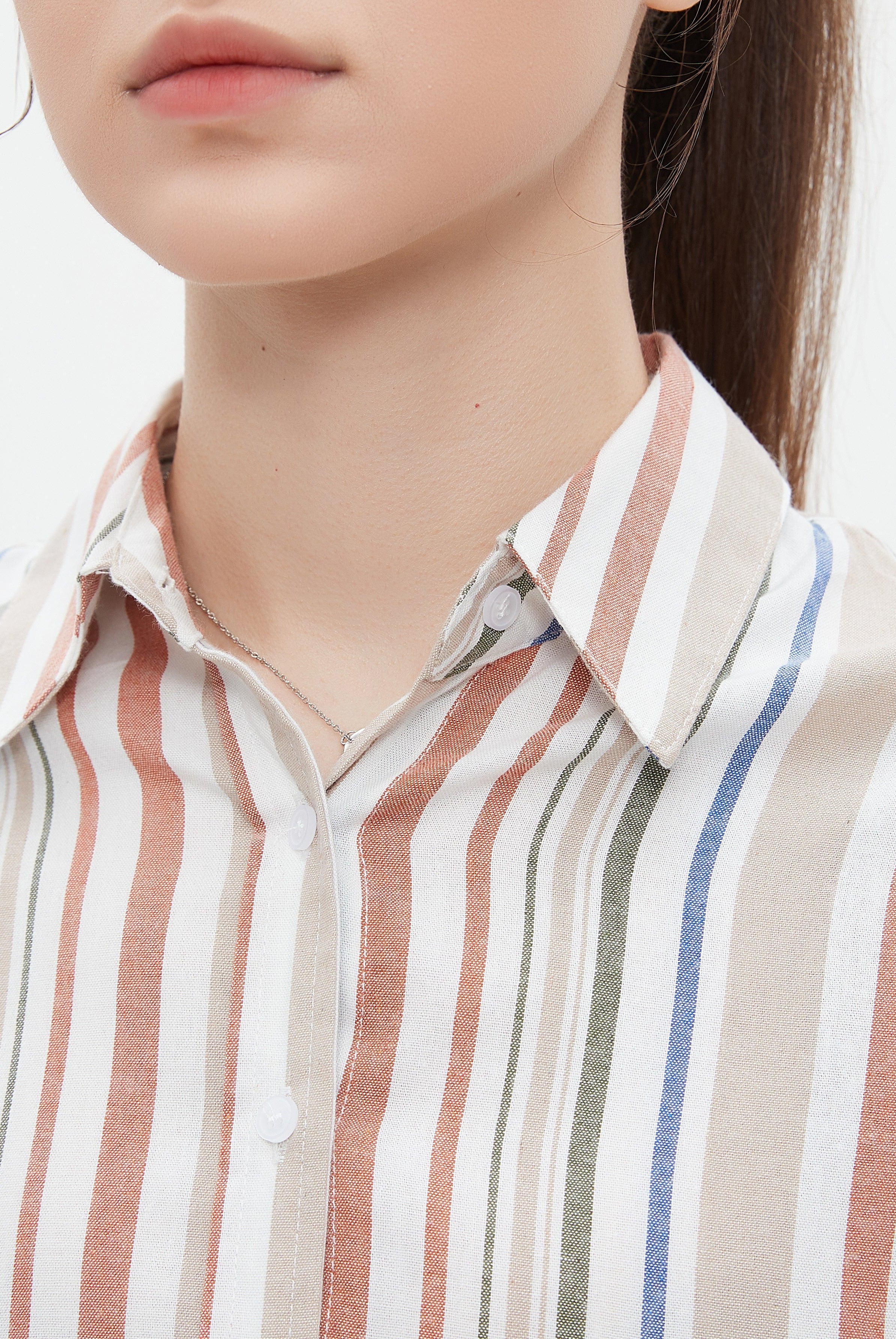 ميكا بلوزة نسائية بشكل قميص بياقة مخططة بالطول وكم طويل